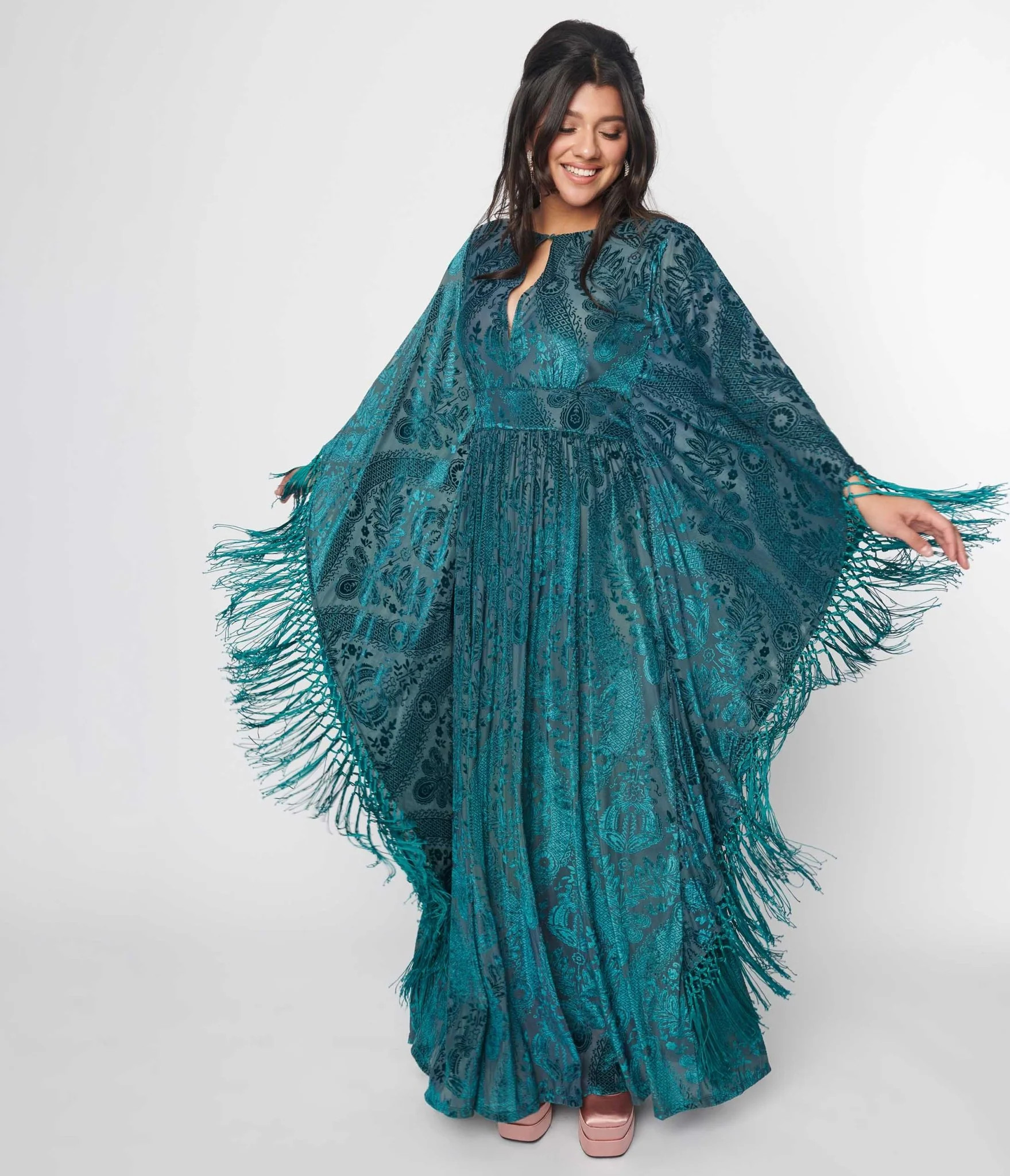 Unique Vintage Emerald Floral Fringe Flutter Sleeve Caftan | UniqueVintage