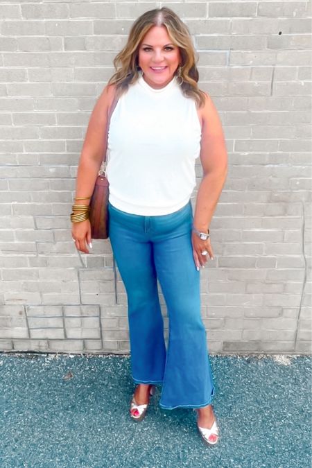 Flare jeans ✔️Farrah hair ✔️, platform sandals✔️
I’m so ready for it to be the ‘70’s!
Really though, if the full on baggy jean isn’t your thing, the flare is a great alternative. It still defines the waist and 🍑, all without being considered “dated” like the skinny jeans (really though, wear whatever you feel good in!!)
Top is on sake for under $30 😀 and jeans are on sale for under $50!
Mock neck, platforms, jeans, denim, sleeveless, bangles, Nordstrom, American Eagle 

#LTKFindsUnder50 #LTKSaleAlert #LTKStyleTip