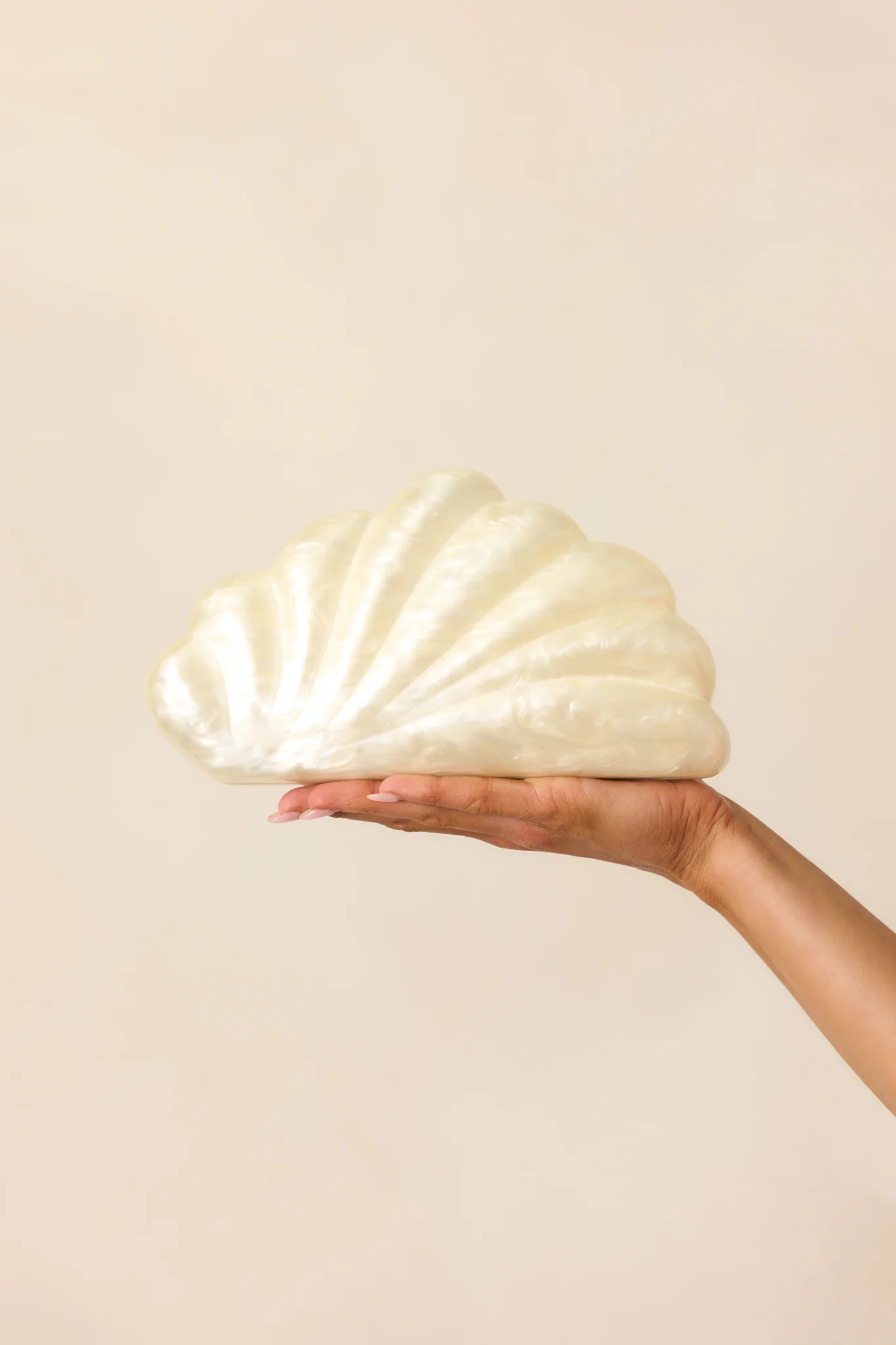 Pearl Tide Ivory Pearlescent Seashell Clutch | Red Dress