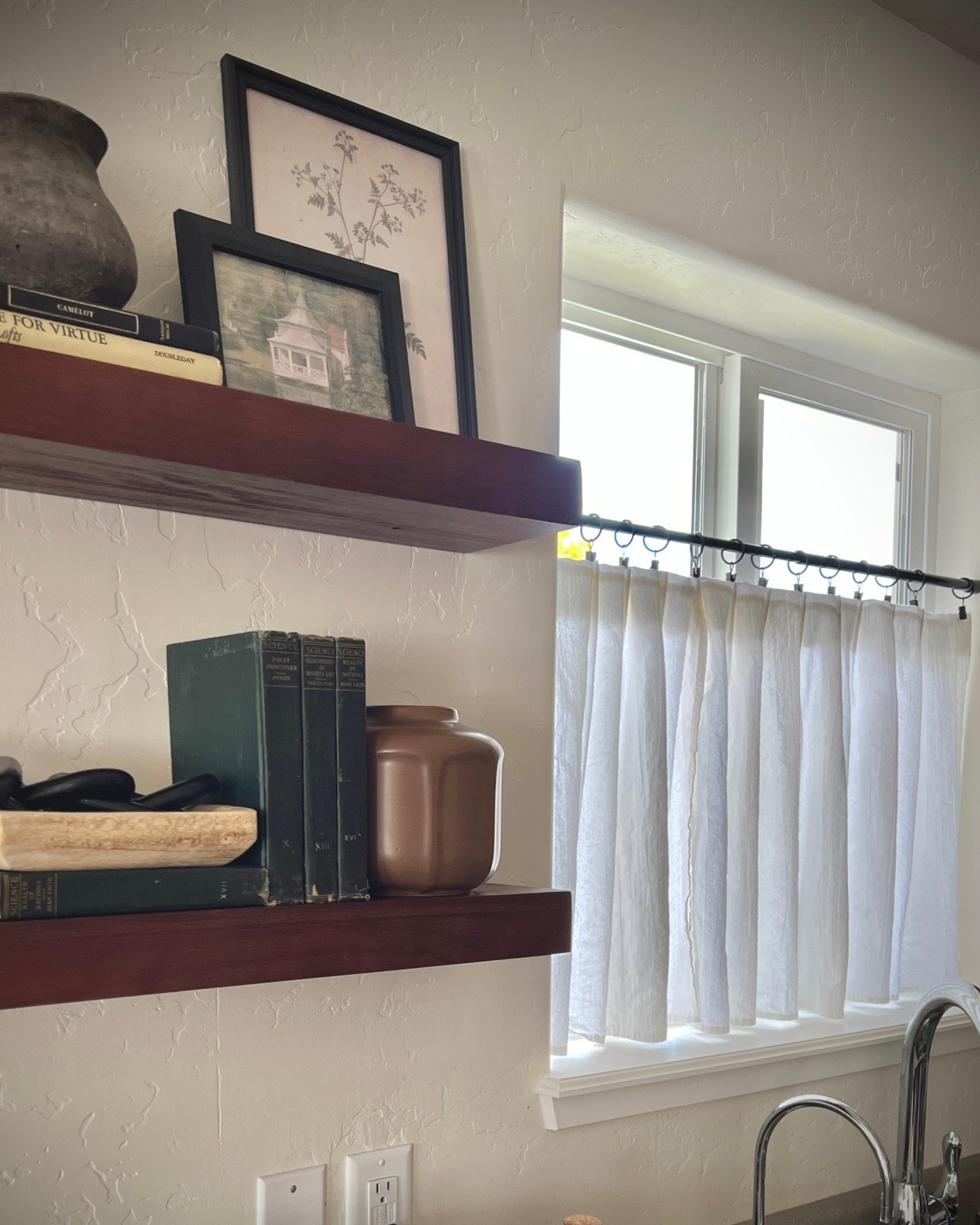 DIY Cafe Curtain

I loved this project so much in our last house, I knew I wanted to do it again. It’s so cost effective and so easy! All you need are flour sack towels, curtain clips, and a tension rod.

#LTKFindsUnder50 #LTKStyleTip #LTKHome