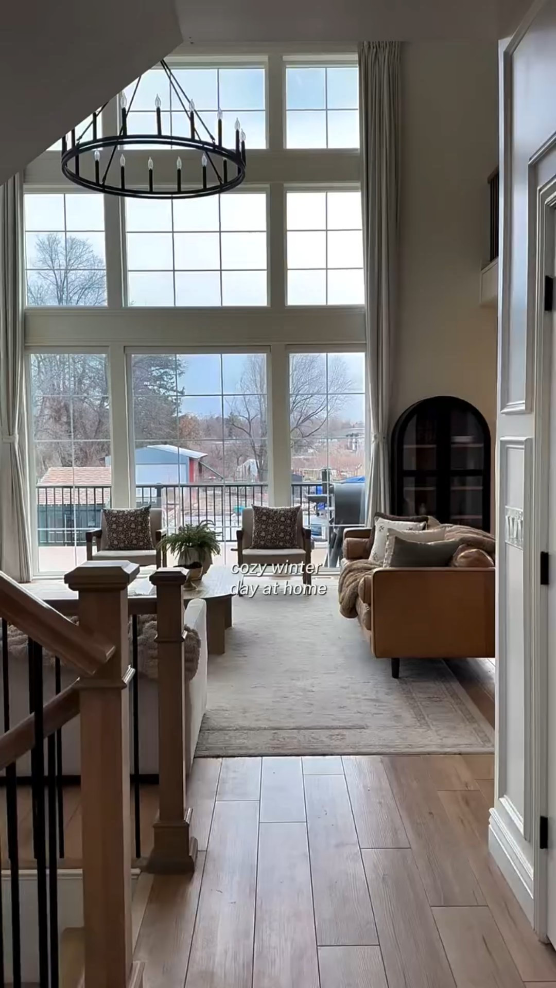 Just a homebody enjoying winter days at home🤎 

#homedecor #homeinspo #winter #cozy