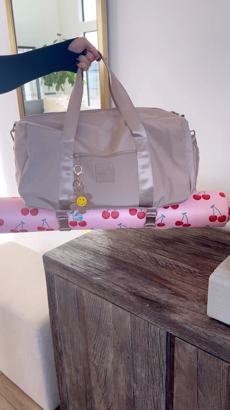 The best gym/duffle bag ever 🤭👏🏼🫶🏼🩷

#LTKSeasonal #LTKSpringSale #LTKVideo