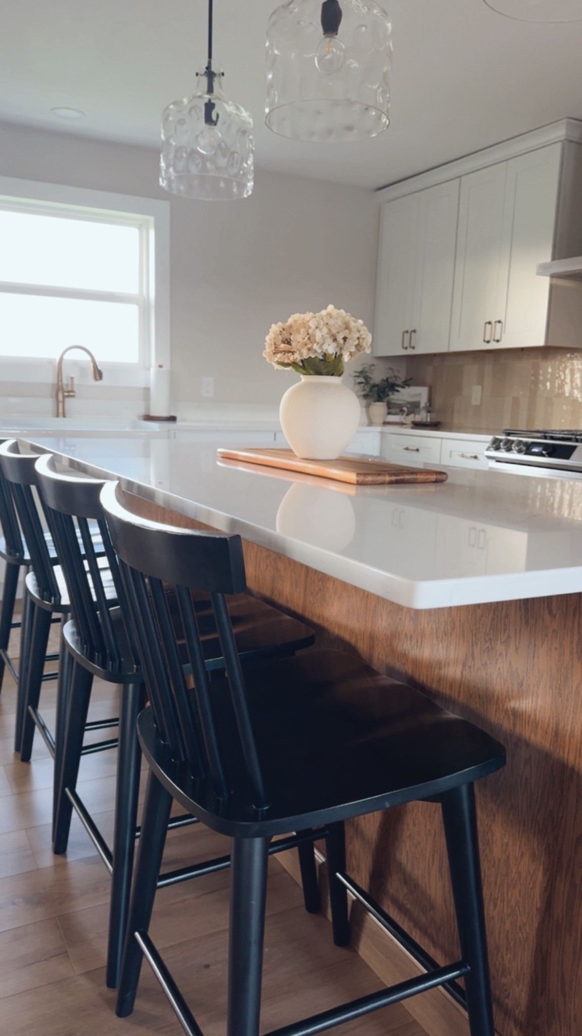 Loving the simplicity of my kitchen lately!

Kitchen decor, minimalist, minimal, neutral, hydrangeas

#LTKHome #LTKmomlife