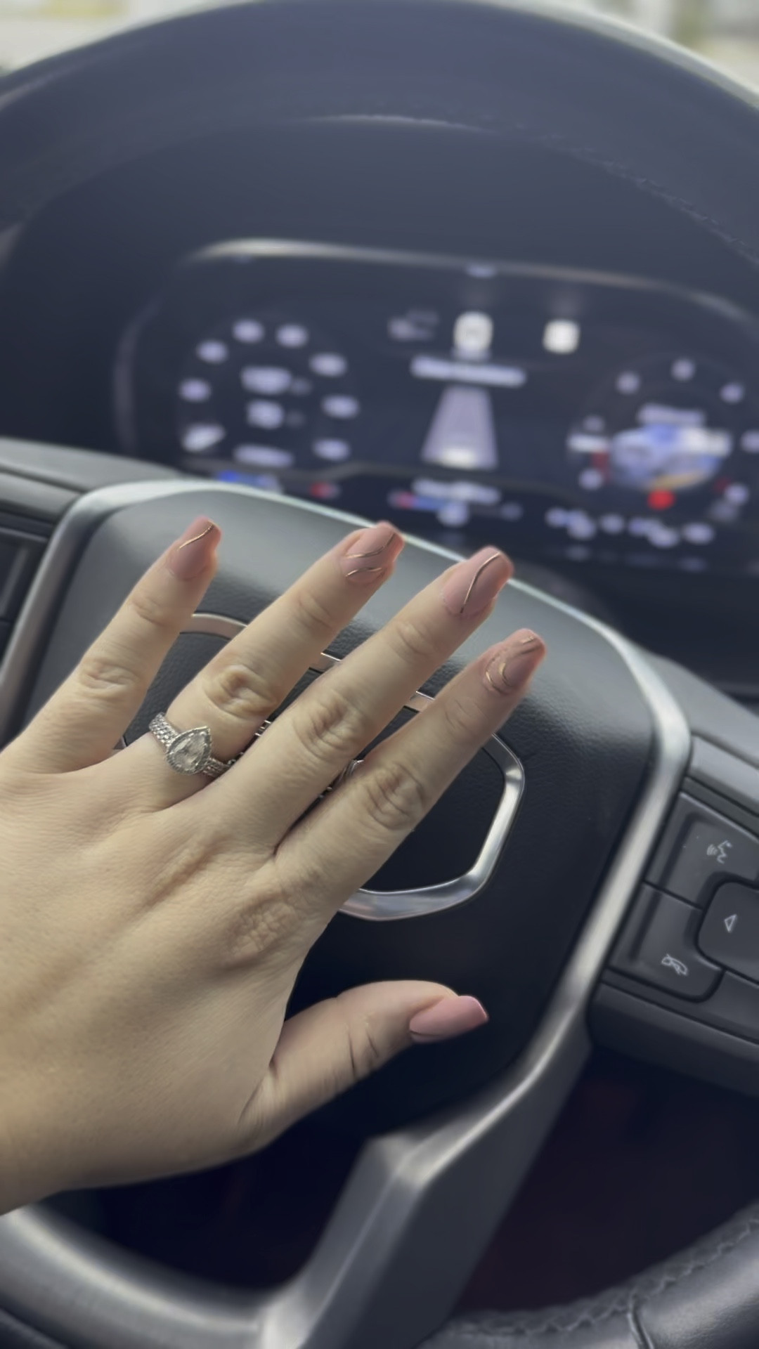 Neutral gold lined press on nails


#LTKFindsUnder50 #LTKStyleTip