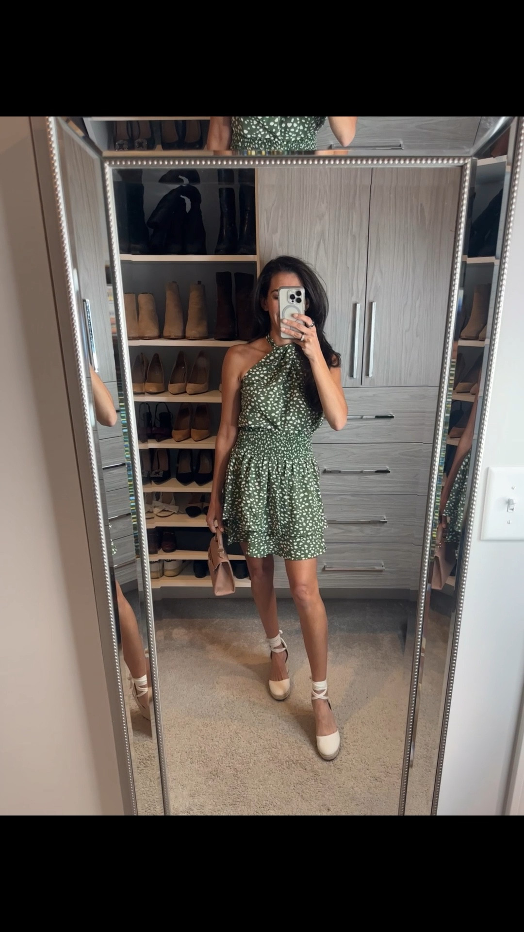 The matching set from GibsonLook is SO cute. Think summer date night outfit or girls brunch outfit and then pair it with a chic blazer to instantly make it a work outfit @Gibsonlook 


Size down. I’m wearing an XXS