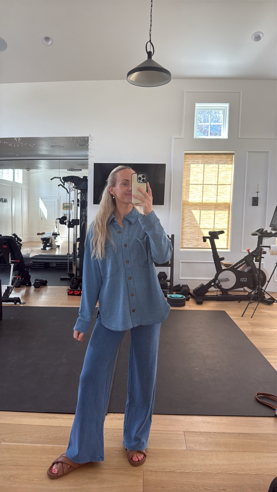 Small in top and XS in pants  

#LTKootd