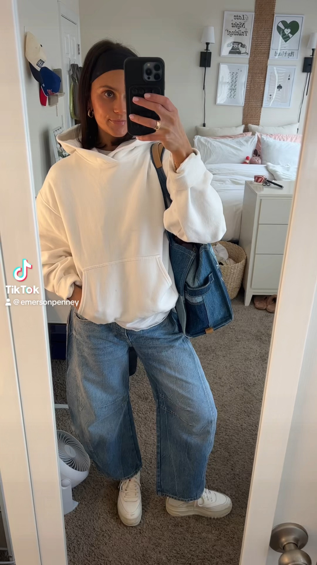 Wearing size L in hoodie and 26 (usually a 25) in jeans! Size up for an oversized look for both items! 