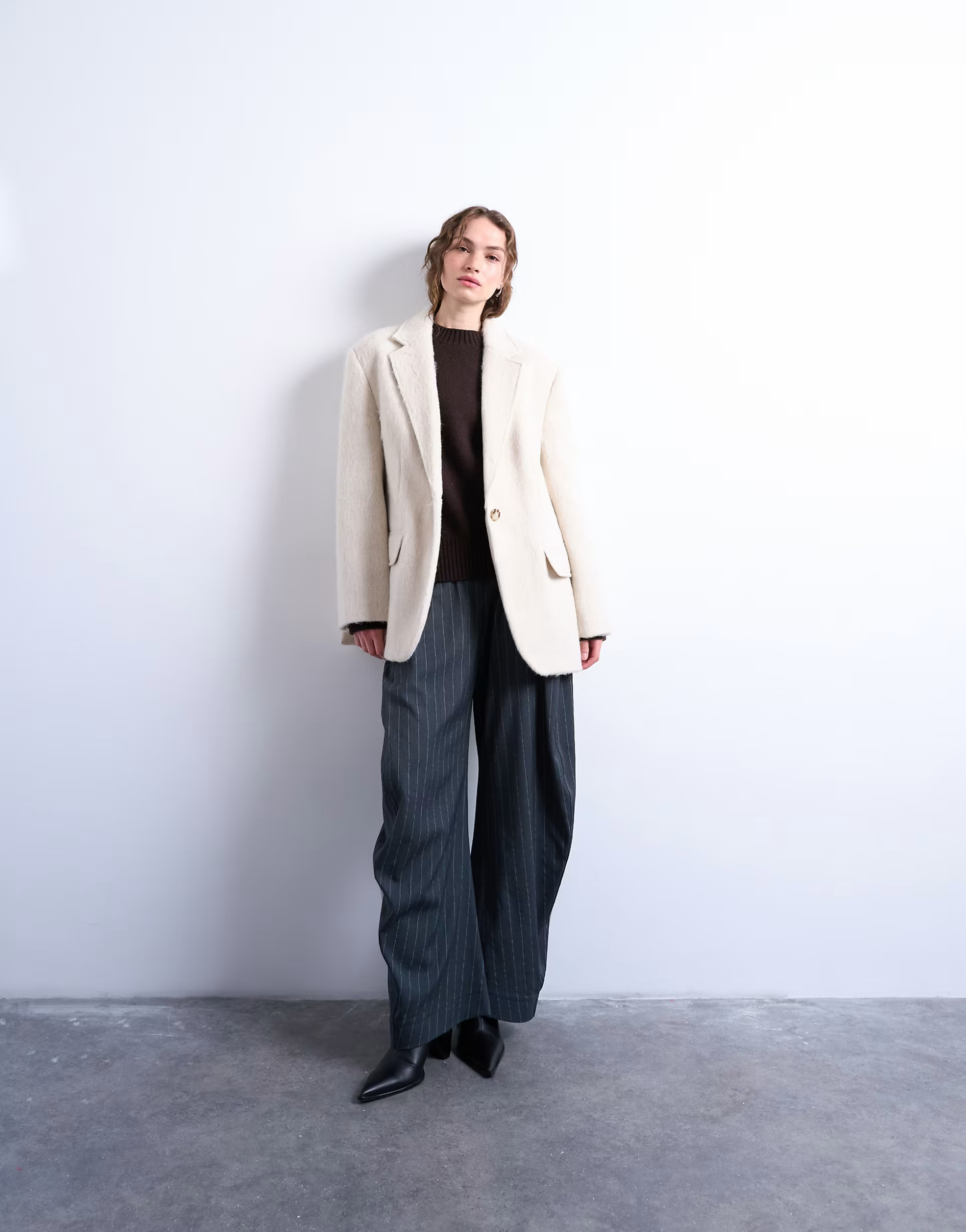 Topshop – Angerauter Blazer-Mantel in Creme mit Longline-Schnitt, Wollanteil und einem Knopf | ASOS (Global)