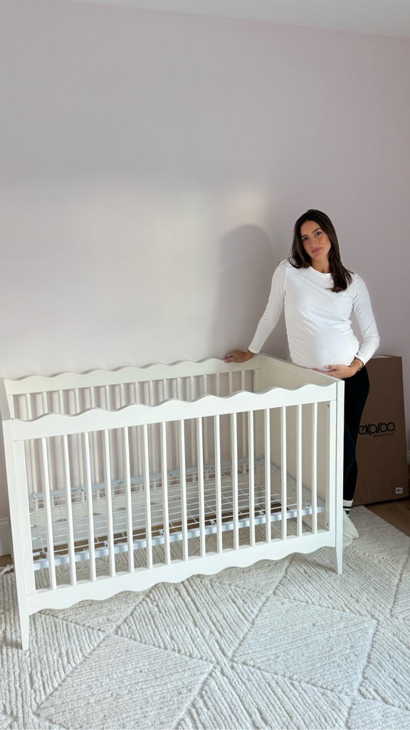 baby girl’s nursery: part 1! 🎀👶🏻

couldn’t find exact rug so I linked similar ones! 