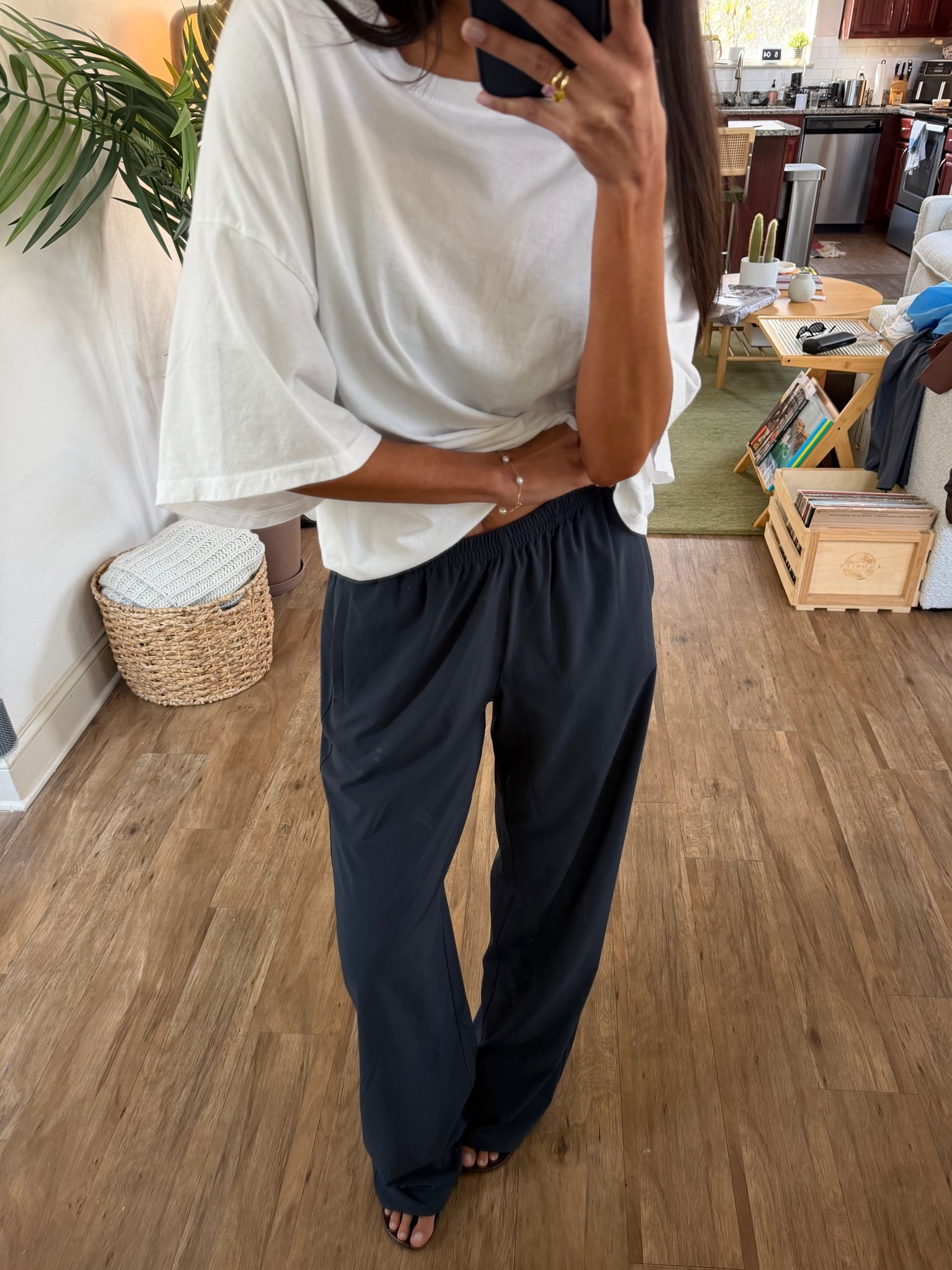 these pants are so perf! i’m wearing a size small regular :) @Vuori US #vuoripartner

#LTKgrwm #LTKootd