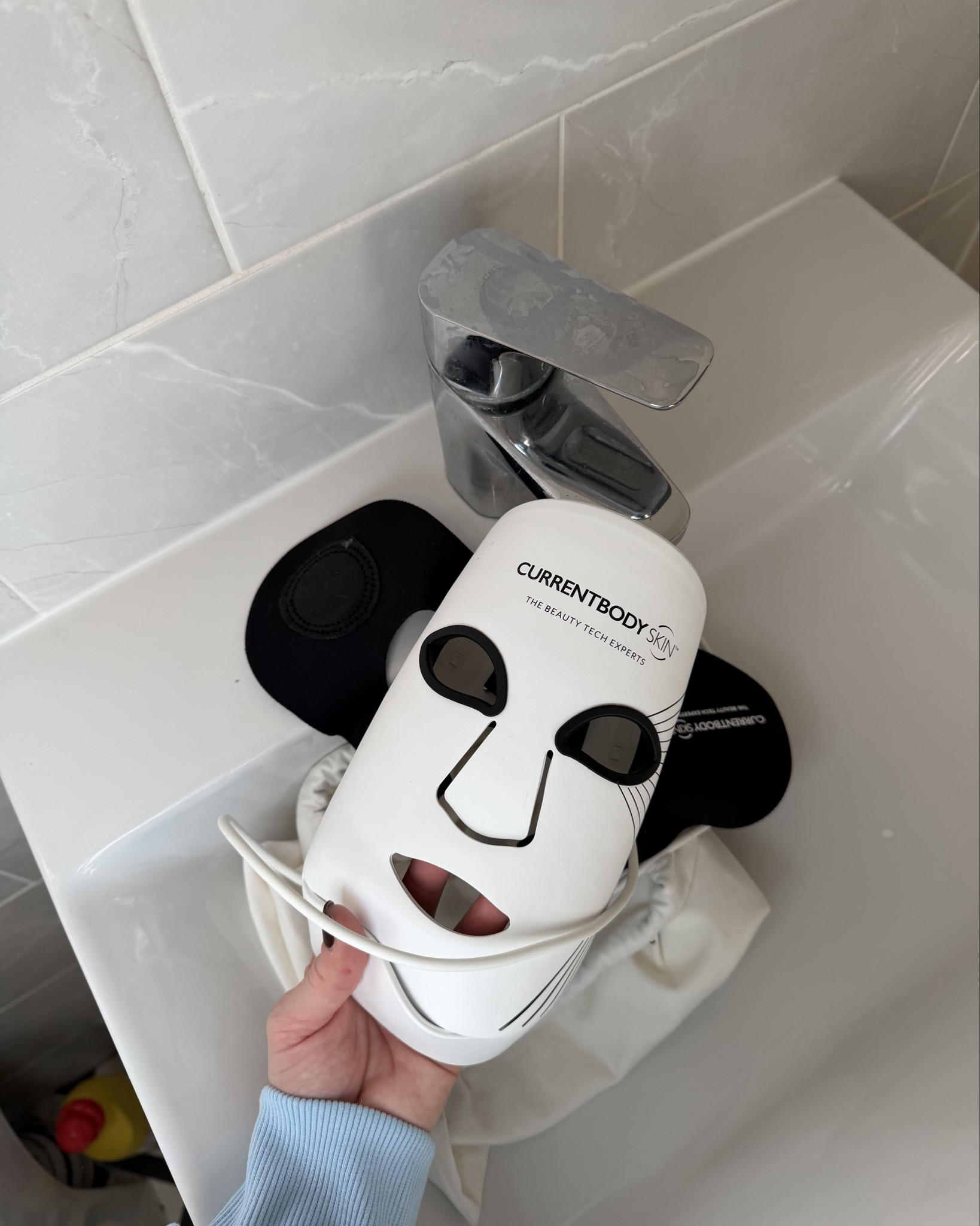 Skincare tools 🧴🪒✨🧴

LED mask: 4-5 times weekly
Blemish pen: as soon as I feel a spot brewing
Shave: once a month


Glowy skin
Skincare routine 
Current body 
LED mask 
LED therapy 


#LTKbeauty #LTKuk #LTKspring