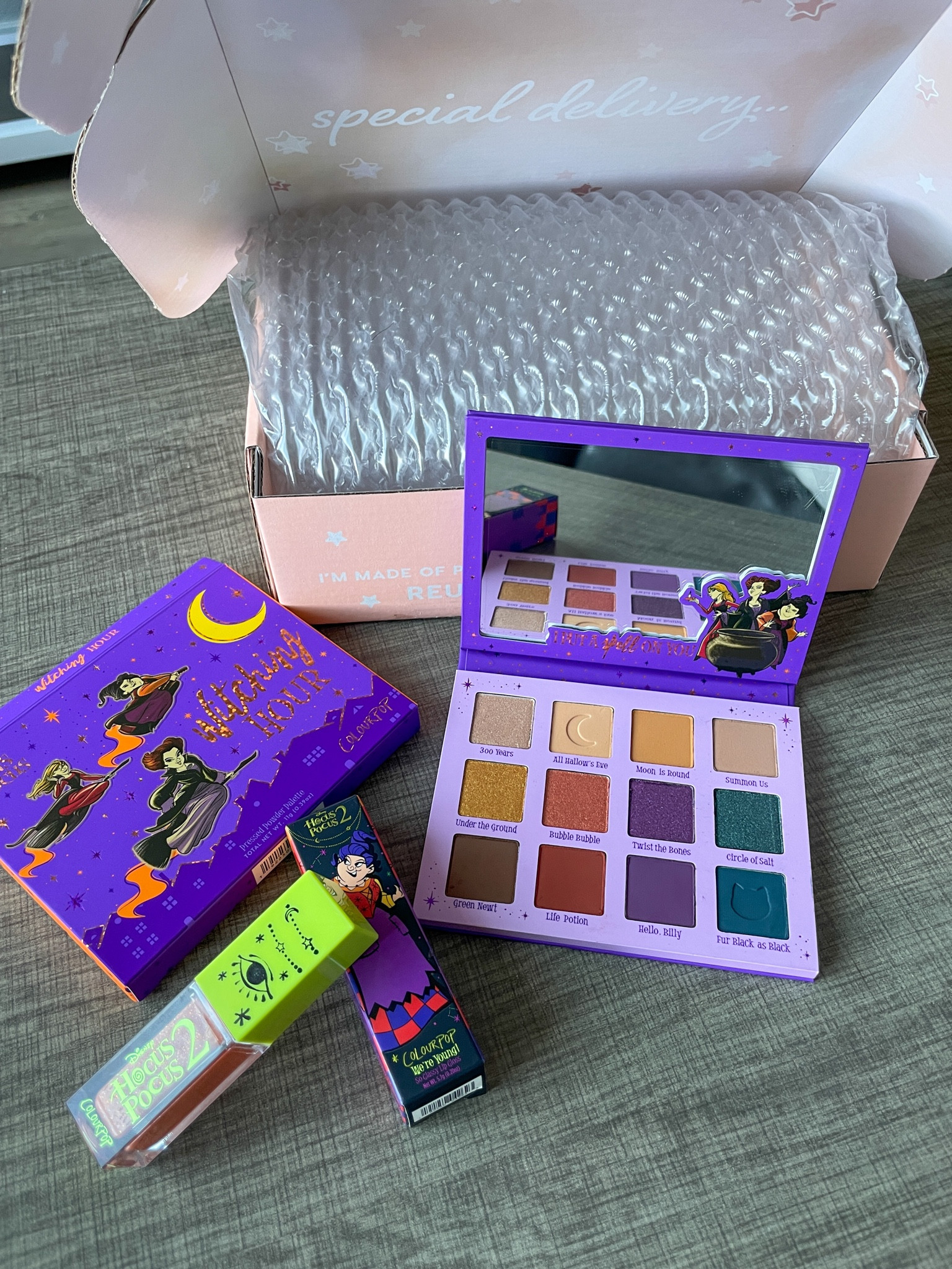 Halloween makeup
Hocus pocus
Fall makeup 
Halloween eyeshadow 
Disney 
Hocus pocus 2  
 Lipgloss 
Colorpop lipgloss
Eyeshadow palette 


#LTKbeauty #LTKHalloween #LTKSeasonal