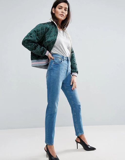 ASOS – FARLEIGH – Schmale Mom-Jeans mit hoher Taille in Hellblau | Asos DE