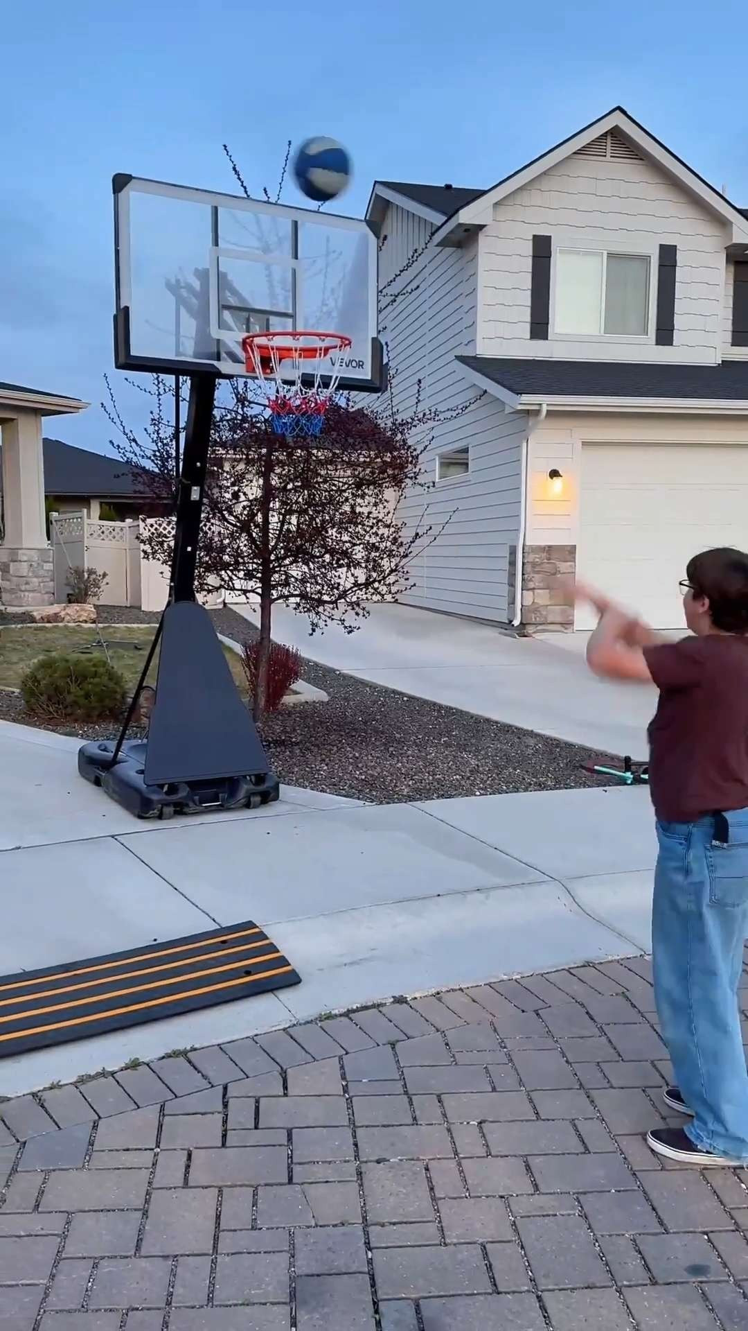 🏀 An adjustable basketball hoop for all ages

 

 #LTKActive #LTKU #LTKKids