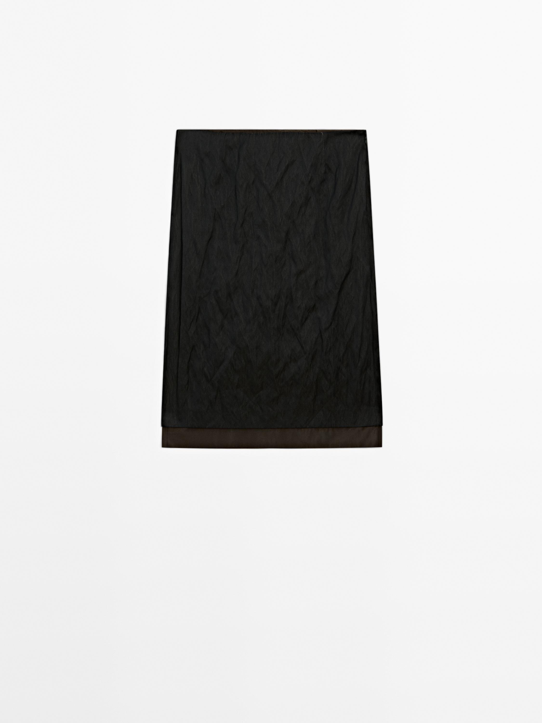 Double midi skirt made of creased-effect fabric . Side zip fastening. | Massimo Dutti US