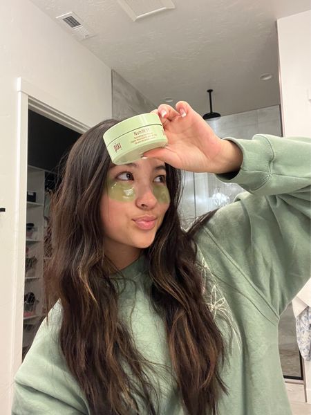 #AD Anyone else feeling the stress of second semester? Thankfully these @PixiBeauty patches found @Target are minimizing any under eye bag that creeps its way in🧖🏻‍♀️🥒#Target, #TargetPartner #Pixi #PixiPartner #PixiBeauty

#LTKbeauty #LTKSeasonal #LTKfindsunder50