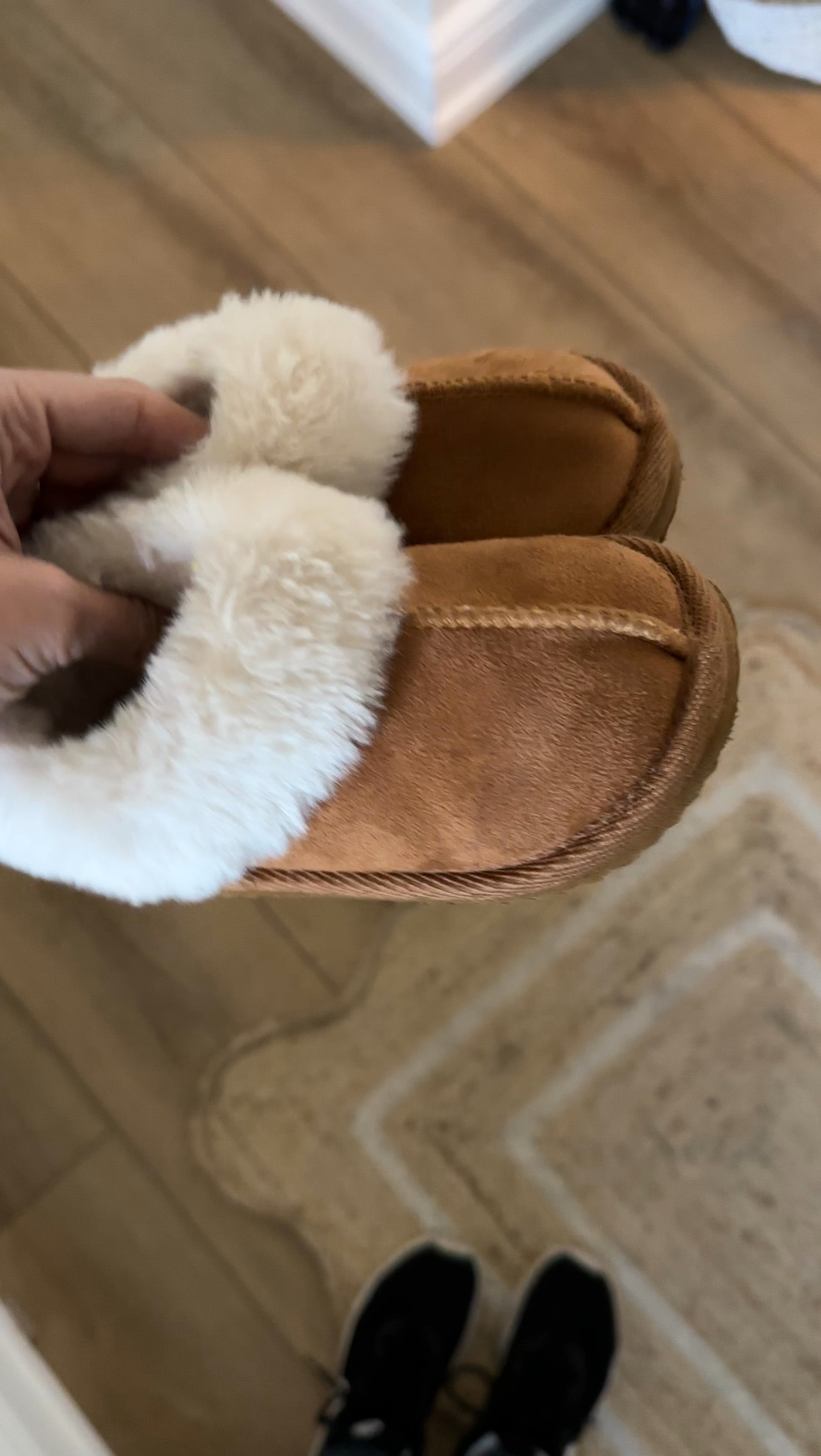 Toddler slippers! Such a cute Christmas gift idea. 

Gifts for kids, house shoes, Ugg look for kids, toddler shoes from Walmart; cozy house slippers

#LTKKids #LTKFamily #LTKBaby