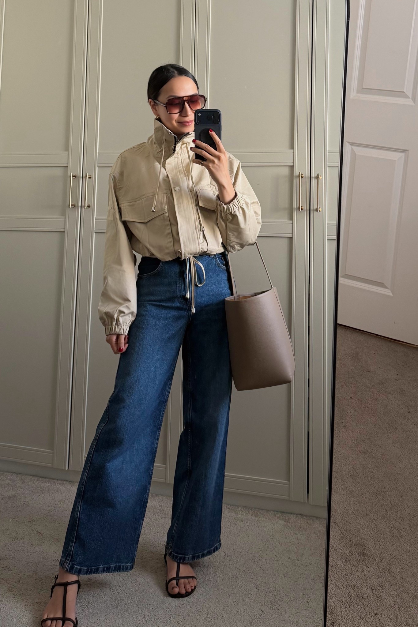 Under $50 lightweight jacket Amazon find!  Sized up to a medium 