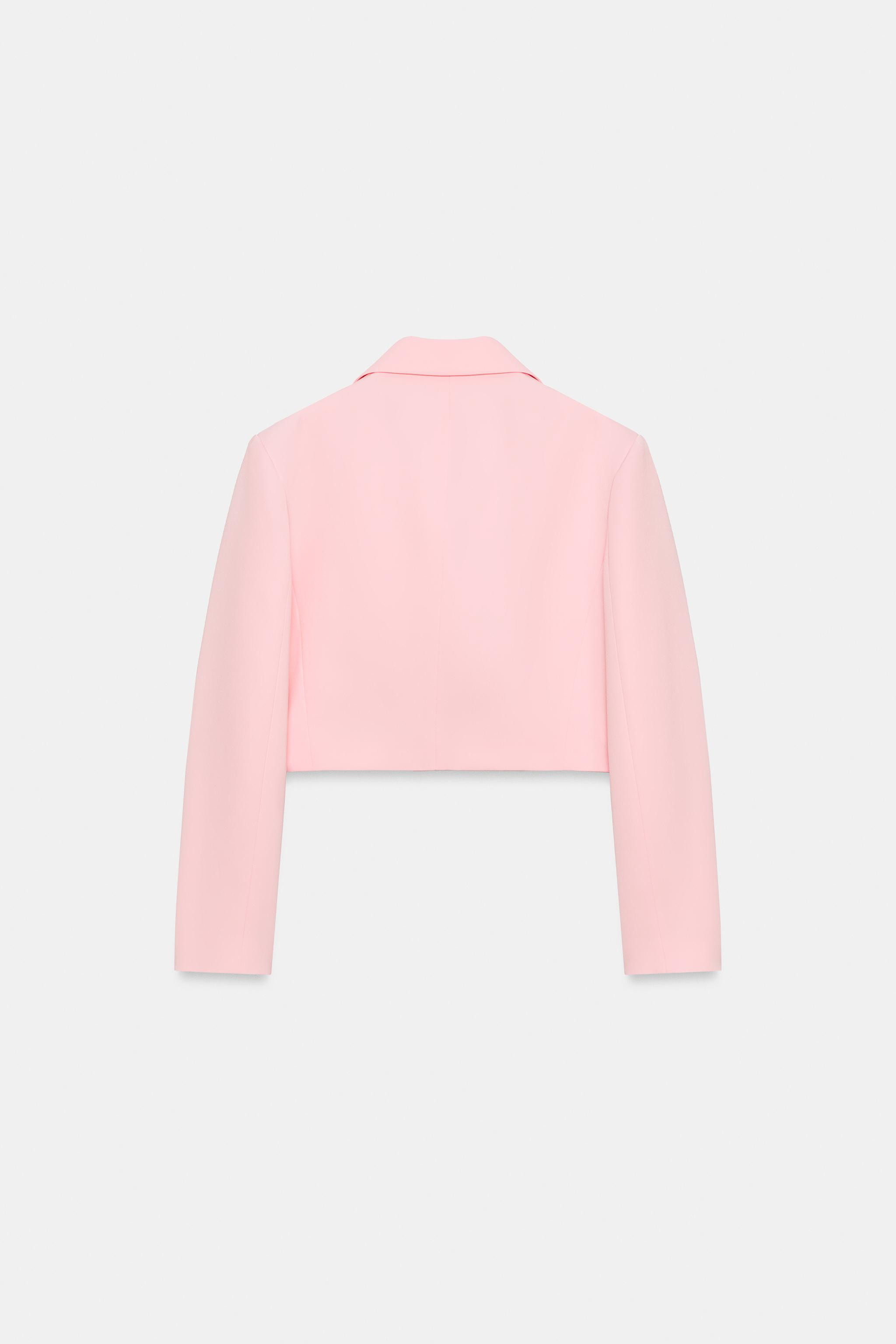 Cropped lapel collar blazer with long sleeves and shoulder pads. Front double breasted button clo... | Zara US
