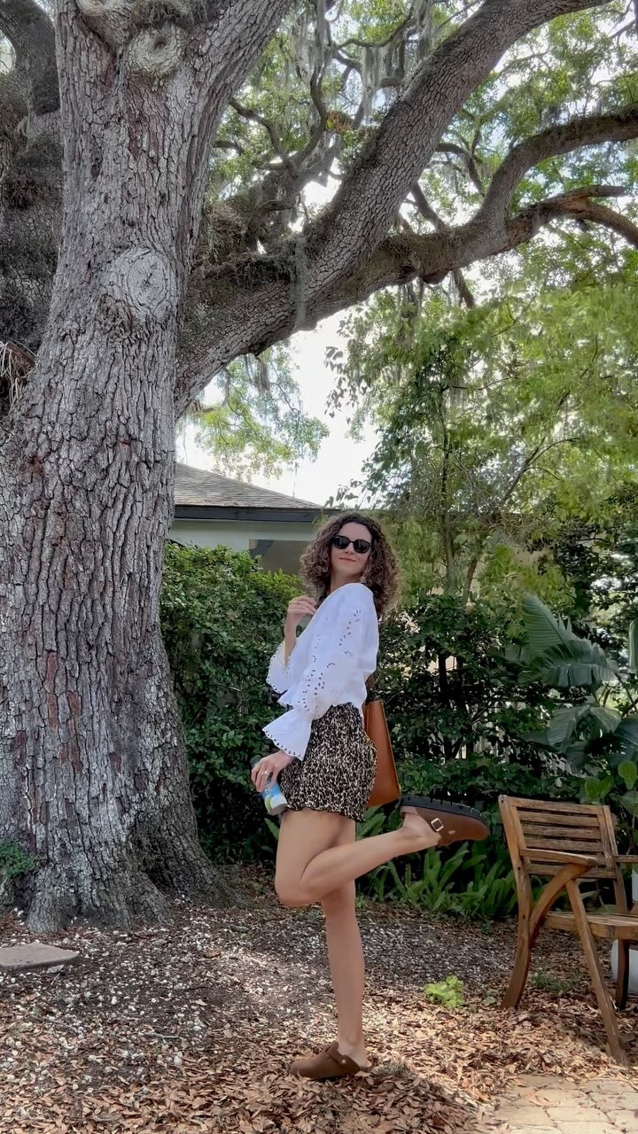 Just a postpartum mama trying to rediscover her style and find the fun in getting dressed again. 💃🏻