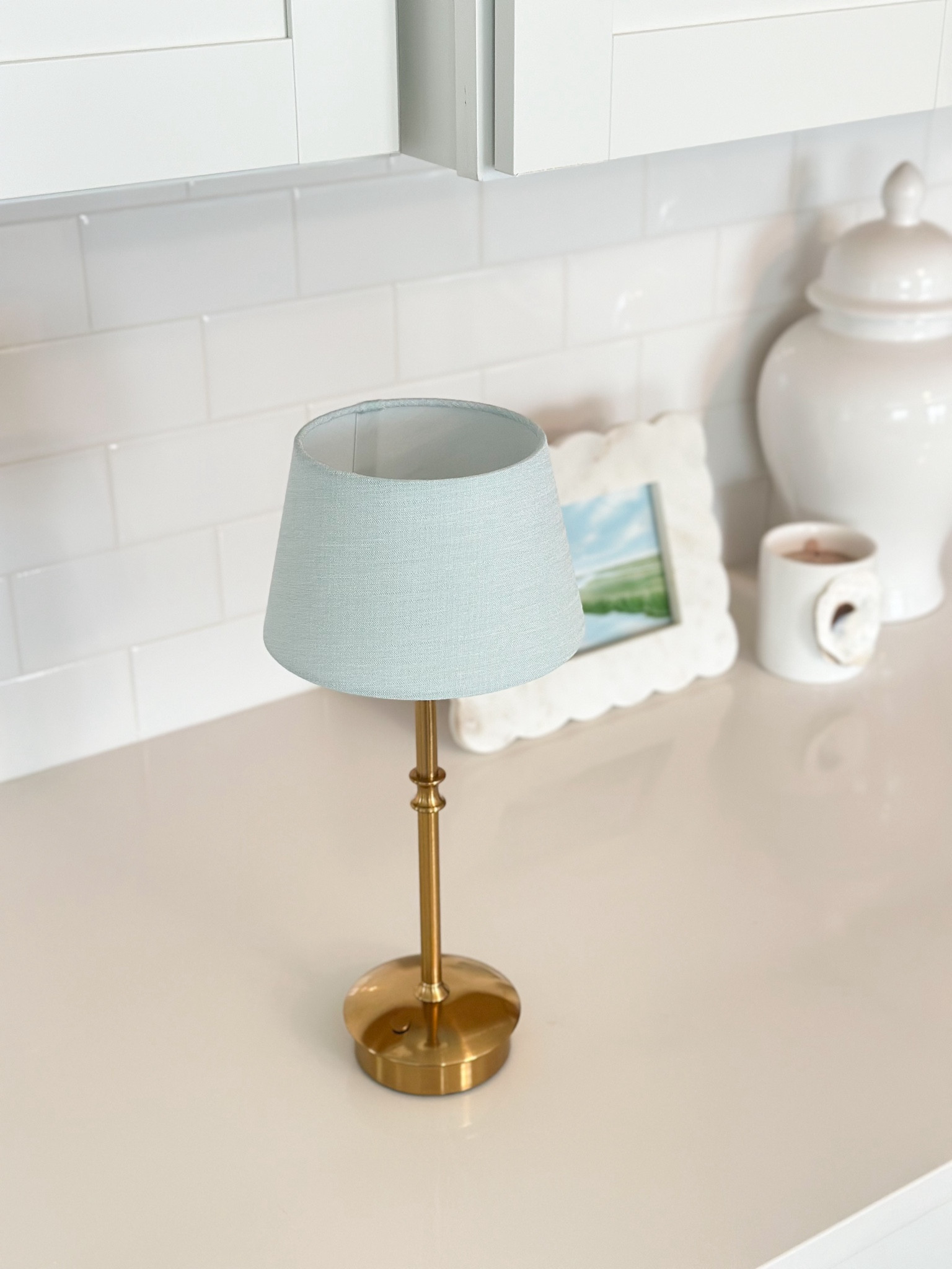 You won’t believe the price of this best selling cordless rechargeable lamp from Amazon! I am obsessed with the pretty light blue shade 😍

Amazon home, Amazon find, Amazon lamp, kitchen lamp, Grandmillennial, coastal Grandmillennial 

#LTKHome #LTKFindsUnder50 #LTKStyleTip