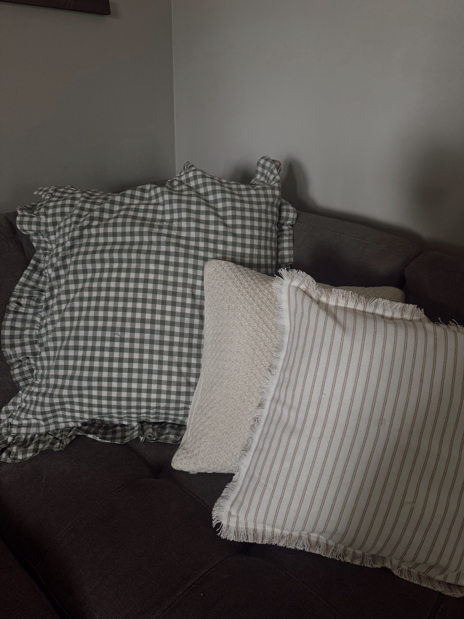 new throw pillows 🤍