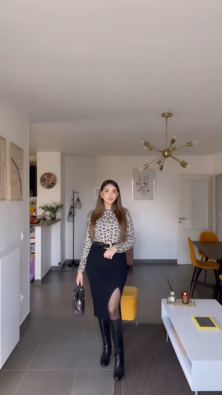 Styling my new Leopard cardigan 🐆

Cardigan : @zara

Jupe : @zara 

Sac: @coach 

#zarastyle #leopardoutfit #fashionstyle #fallstyle #automnoutfit