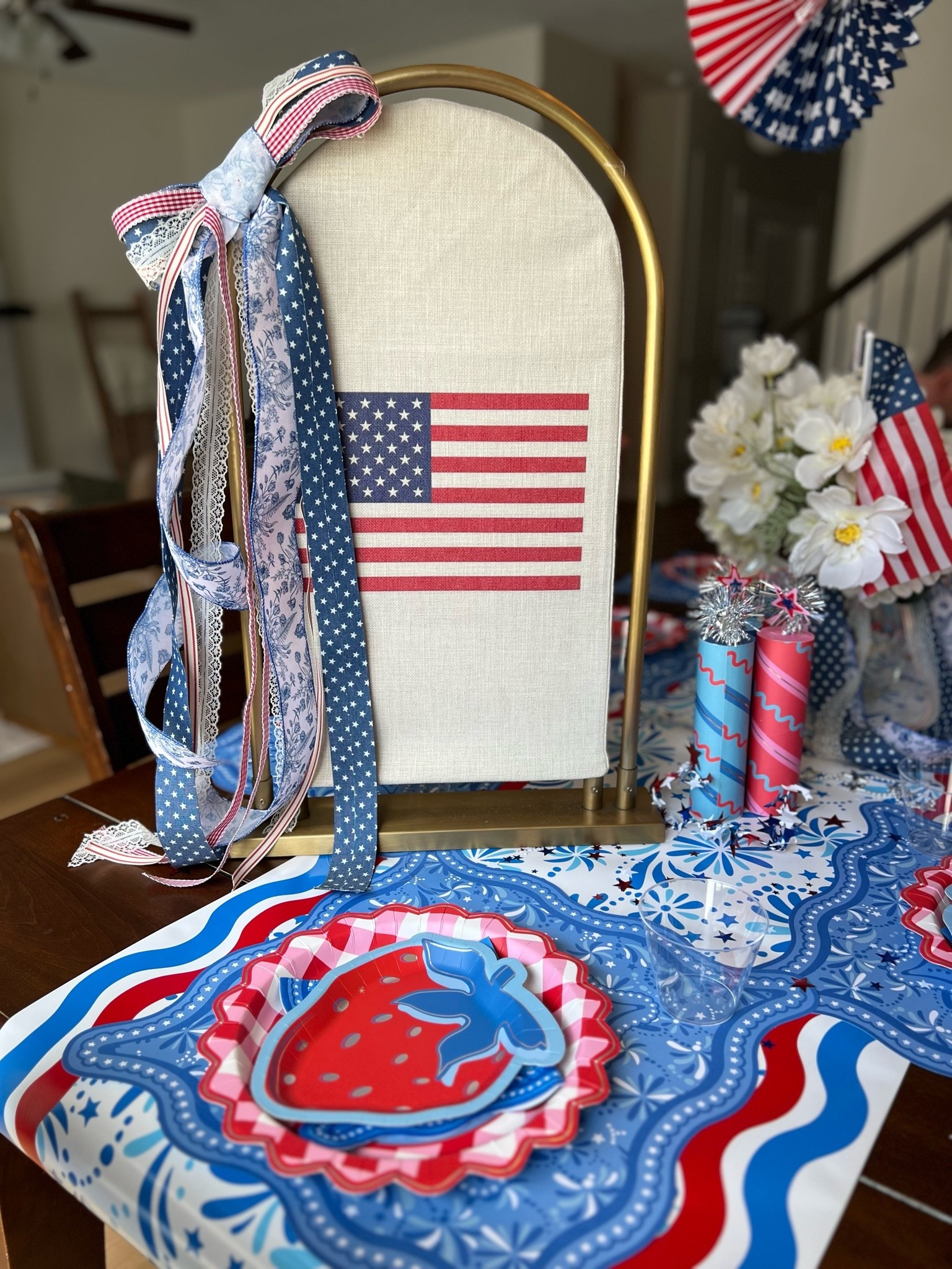 Fave decor for the 4th! @kerbobbled and @packedparty 🇺🇸🎆
