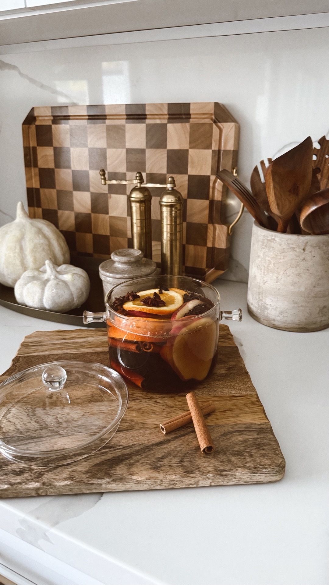 The easiest way to make your home smell cozy for fall 🤎🎃✨🍂 

Pumpkin spice simmer pot

#simmerpot #fall #fallhome #cozydecor #kitchen #glasspot

#LTKSeasonal #LTKmomlife #LTKHome