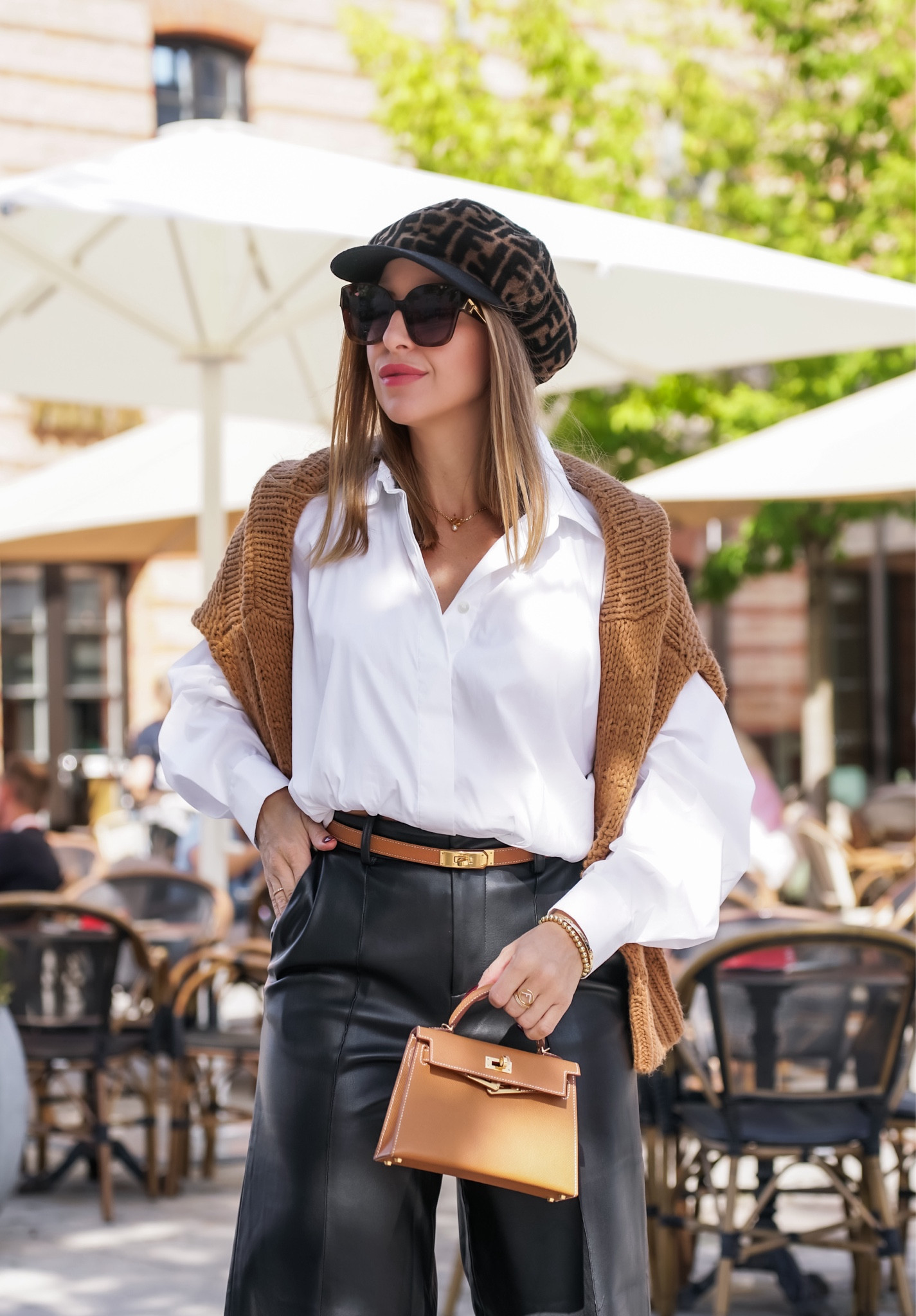 The perfect brown shade🍂 



*Werbung*
Als Kontrast zum klassischen schwarz - weiß Look kombiniere ich heute meinen Lieblings - Braun Ton🤎 Happy Sunday! 



#leatherpants #whiteshirt #kellybag #hermeskellybag #fallstyle #falloutfit #herbstlook #blackandwhite #minikelly #kellybelt #kellygürtel #citystyle #hermes 




#LTKstyletip #LTKautumn #LTKdeutschland