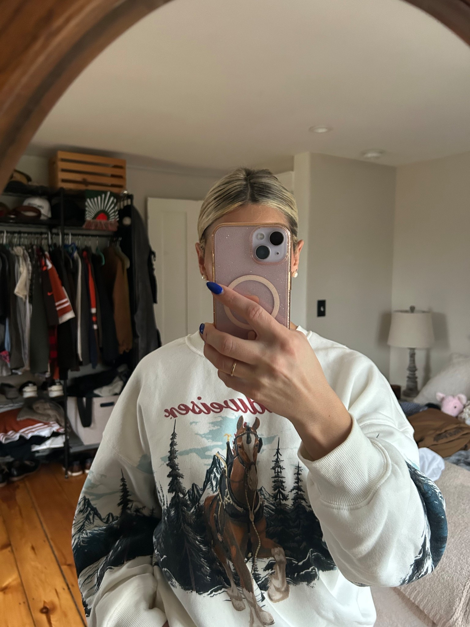 Christmas clydesdale Budweiser sweatshirt 🐴🗻🍻

#LTKFindsUnder50 #LTKSeasonal #LTKHoliday