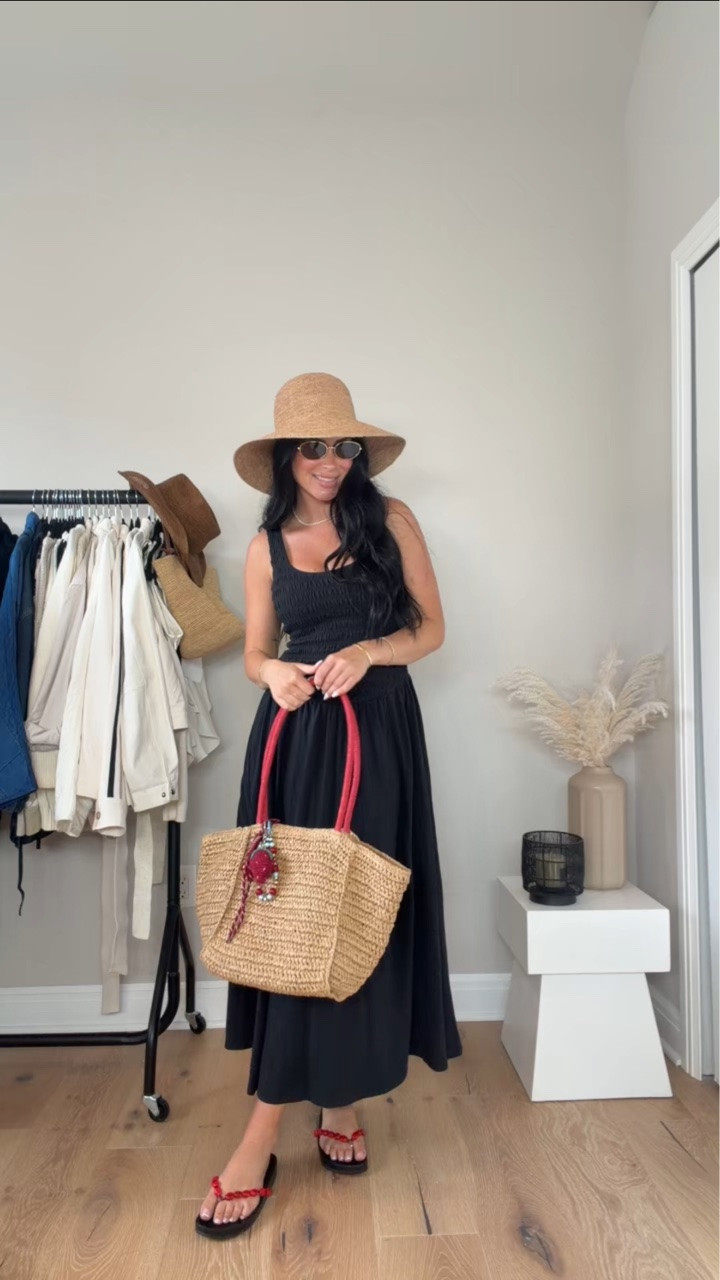 The perfect summer dress that’s actually comfy! 🍓🖤 I’ll have all the details on my LTK.

My sizing 5’7, 146lbs, 32dd
I’m wearing a size small 

@abercrombie
