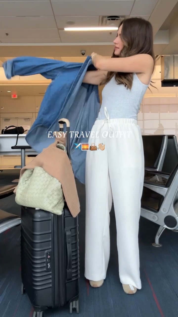 TRAVEL DAY OUTFIT ✈️✨
Size small in everything



#LTKootd #LTKTravel #LTKvlog