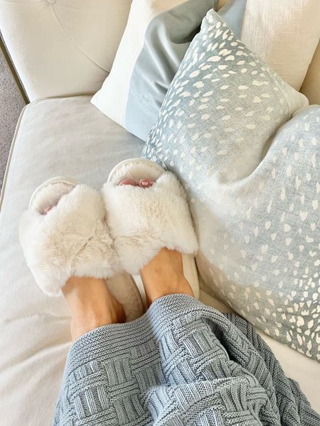These slippers are like walking on little puffy clouds. And SALE ALERT!!!! They are over half off right now! 😱




Ivory faux fur cross band memory foam house slippers 

#LTKGiftGuide #LTKshoecrush #LTKsalealert