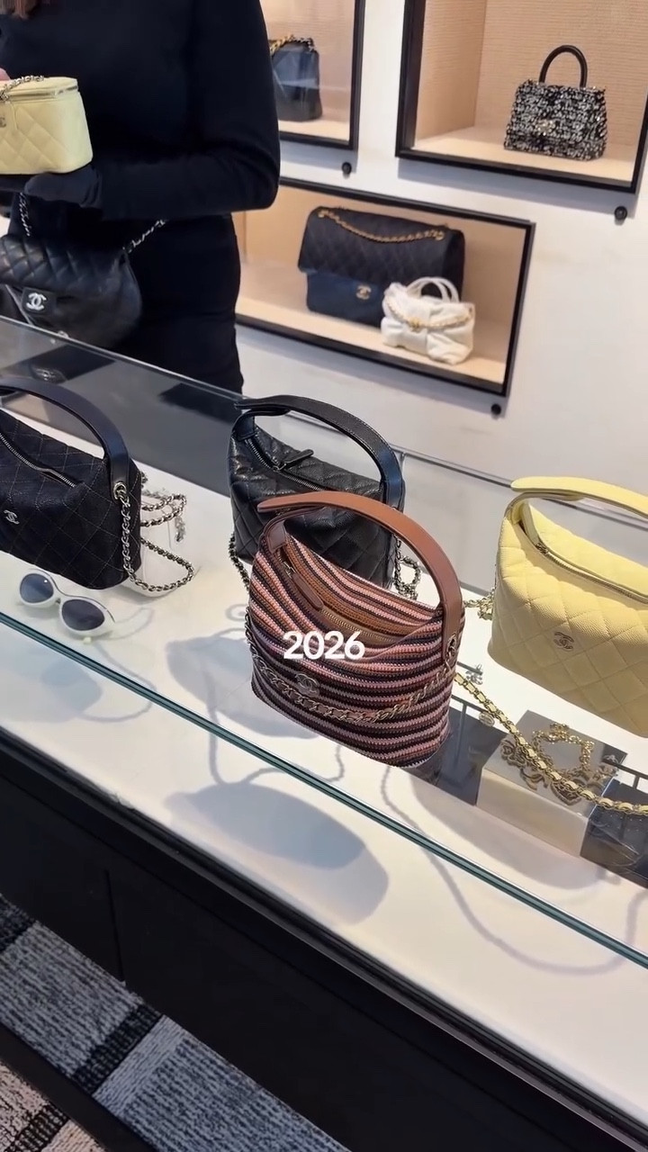 If I DIDN’T buy the Chanel 25 mini… 👀👝

Still thinking about Chanel’s spring/summer collection because these Chanel mini crossbody chain bags are TOO CUTE. I just have to be extra cautious with wearing any denim… Still thinking if I should add one of these styles next?!

#LTKootd #LTKdayinmylife #LTKSeasonal