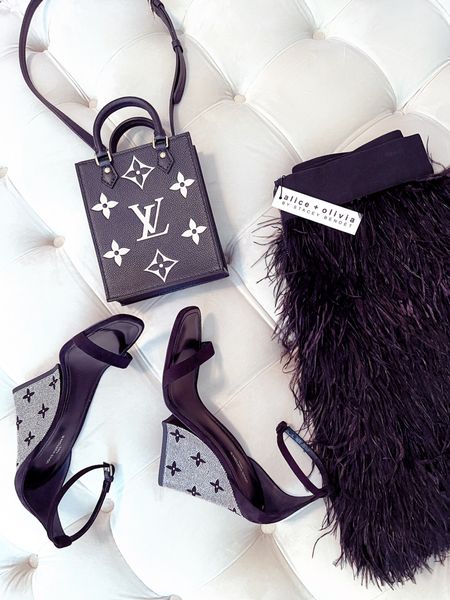 Fall Favorites 🖤🖤
Skirt by Alice + Olivia 
Bag / Shoes by Louis Vuitton 

#LTKstyletip #LTKSeasonal #LTKitbag