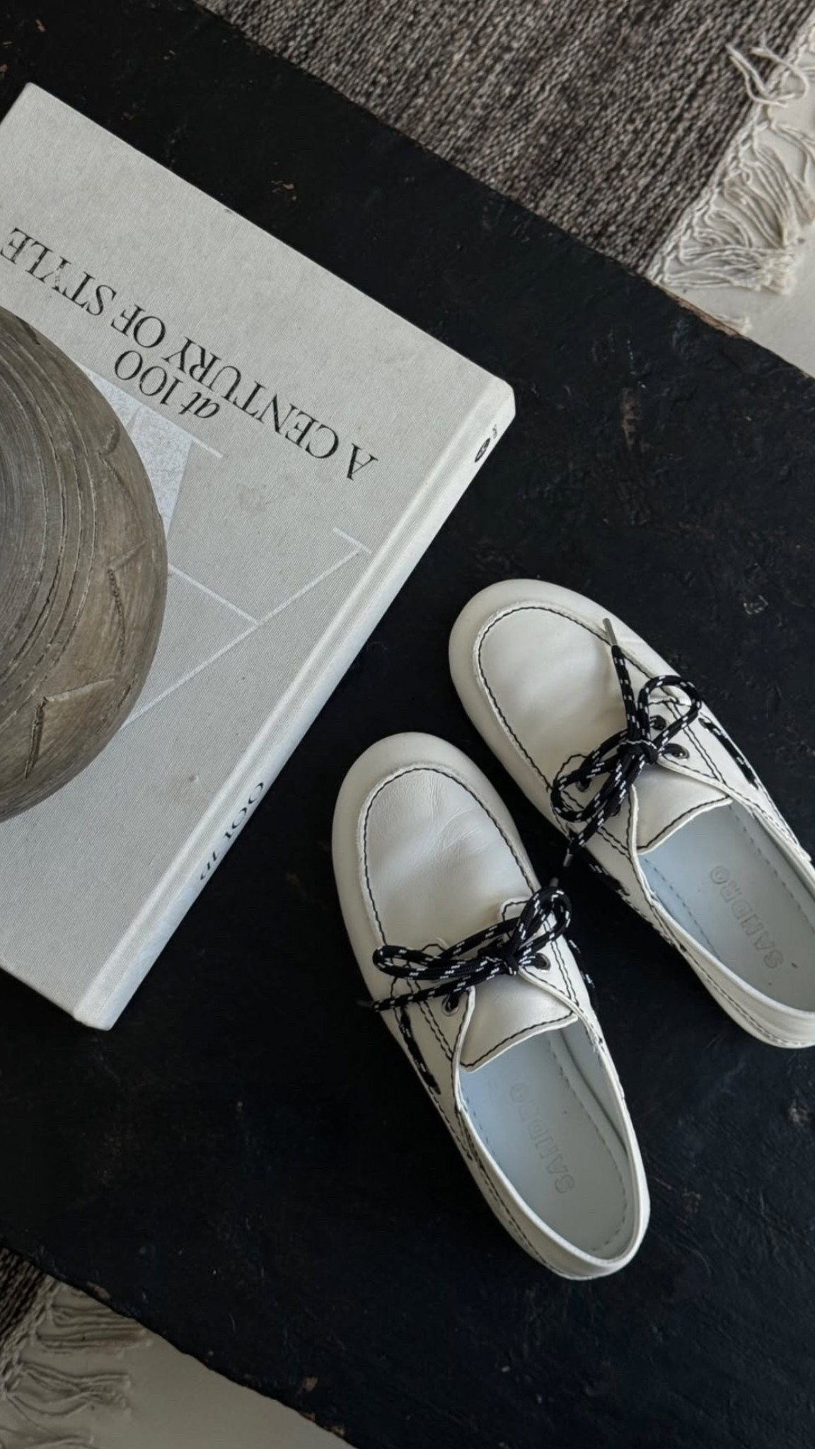 WHITE LOAFERS

Publicité  

#LTKfrance #LTKshoes #LTKeurope