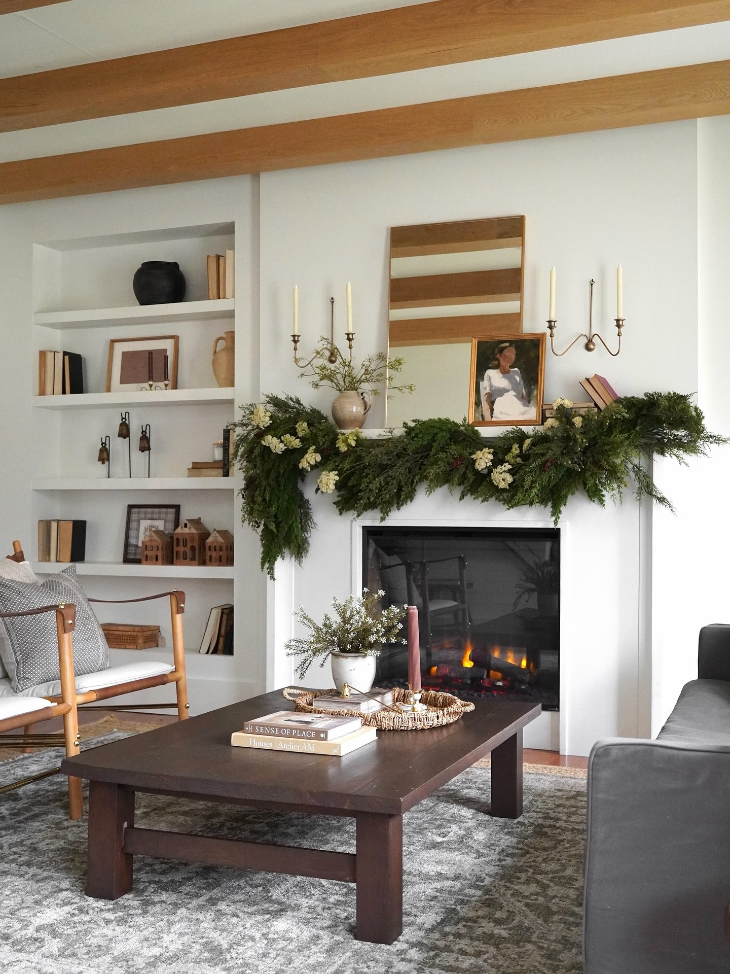 Sharing all the details on my mantel! ✨Comment SHOP FOR LINKS! 

2 Cedar Garlands 
8 Berry Picks 
4 Cedar Stems
3 White Dill Flower Stems

#christmasmantel #christmasgarland #holidaymantel #holidayhome #christmasdecor