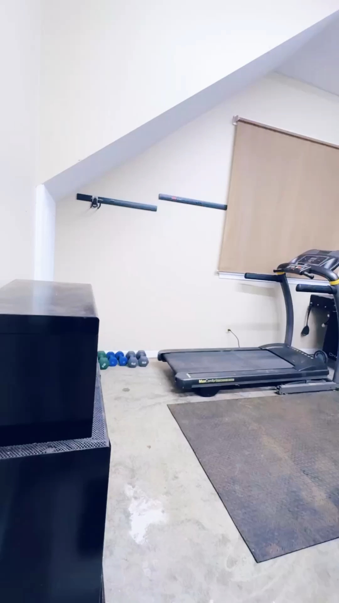 I’ve always wanted a home gym in my garage (eventually we may even add a wall mirror 🪞 and a weights rack for Wes!)… and now I have one!! 🥲 This farm and farmhouse truly was the #immeasurablymore for us… in so many ways!!! 🙌🏽