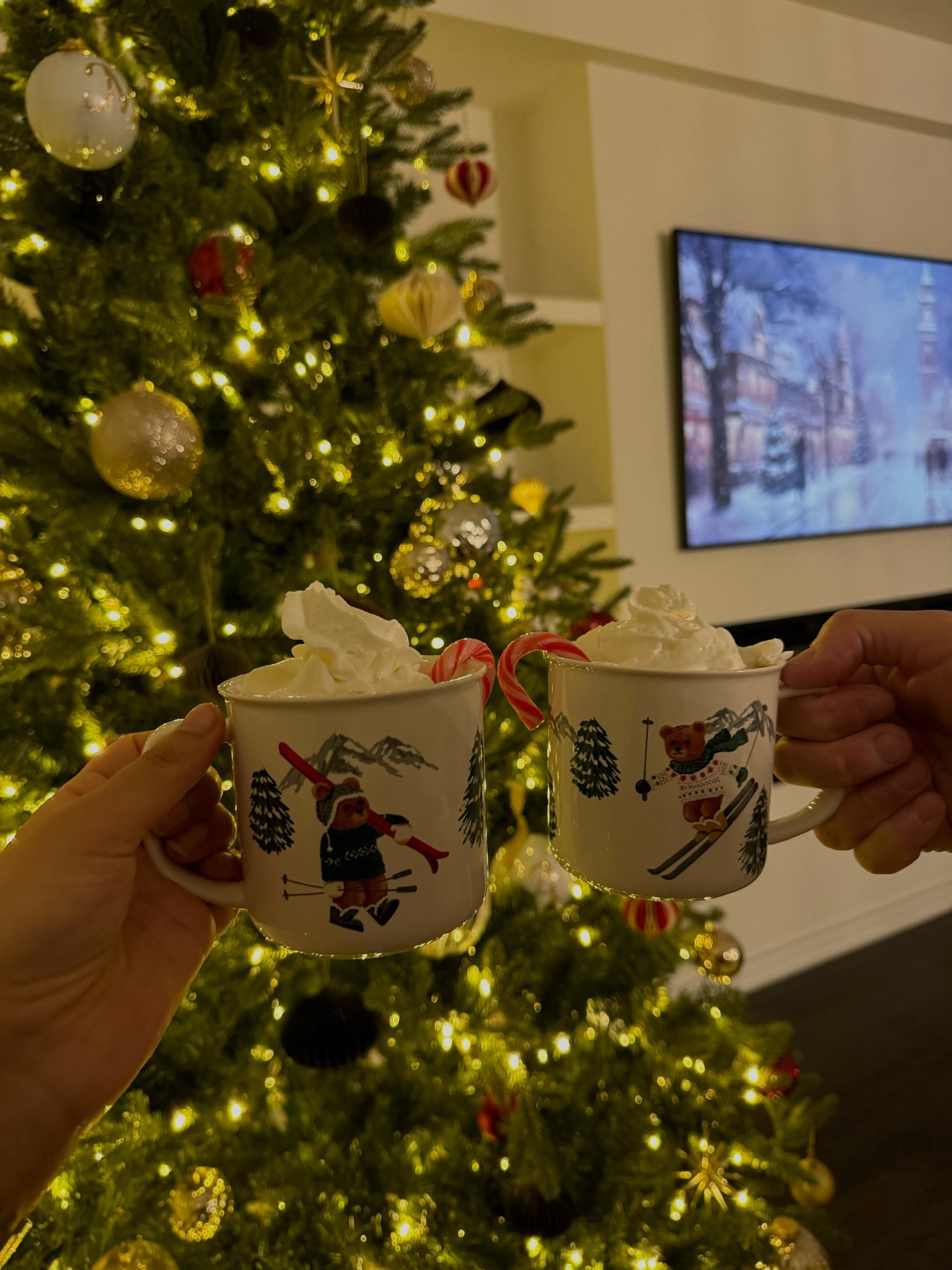 the cutest christmas/winter mug🧸🎄❤️

christmas, christmas mug, ralph lauren, bear mug, mug, home find, kitchen find, holiday, gift idea 

#LTKHoliday #LTKhome #LTKGiftGuide