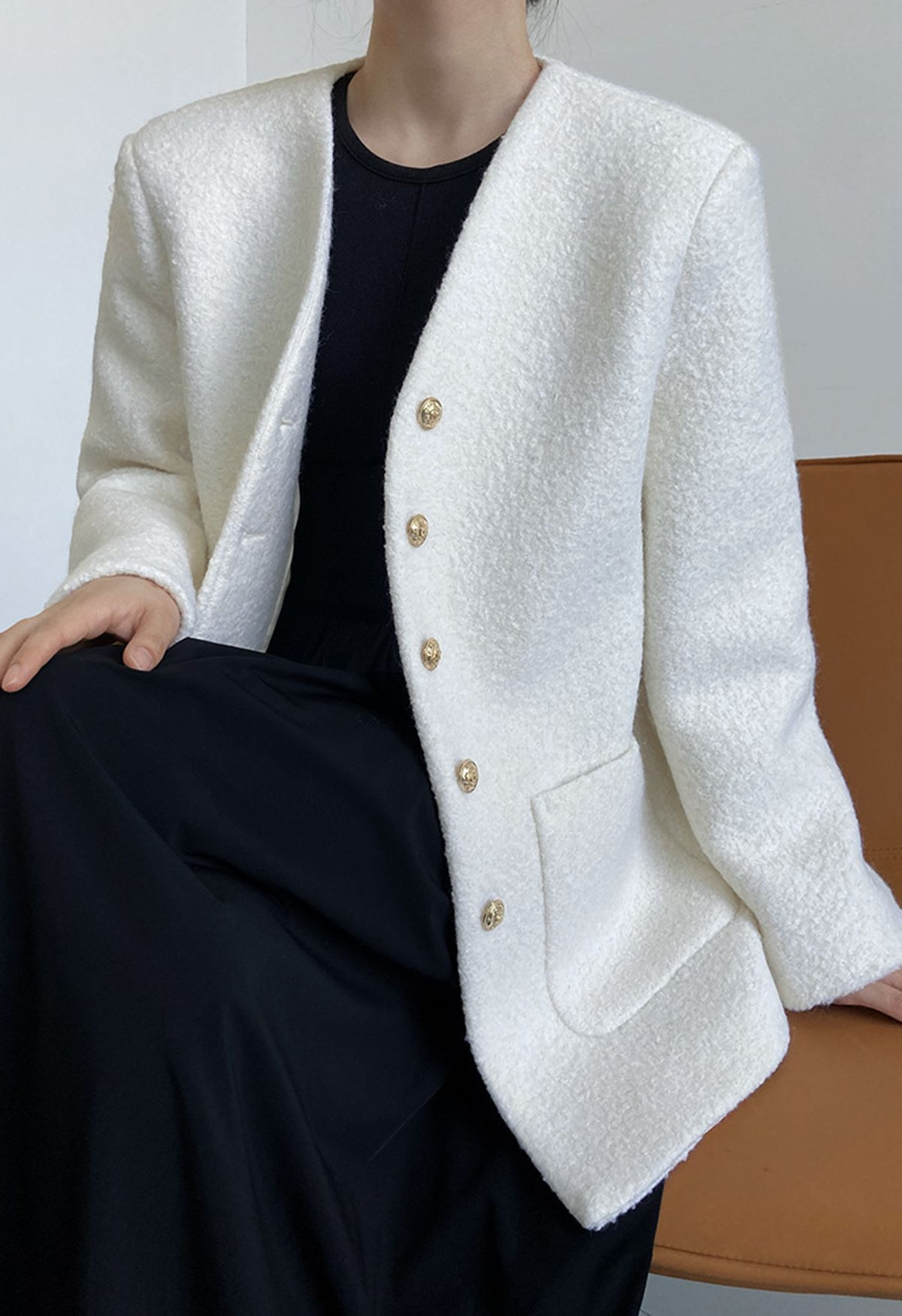 Kragenloser Mantel aus Wollmischung mit Knöpfen in Elfenbein | Chicwish