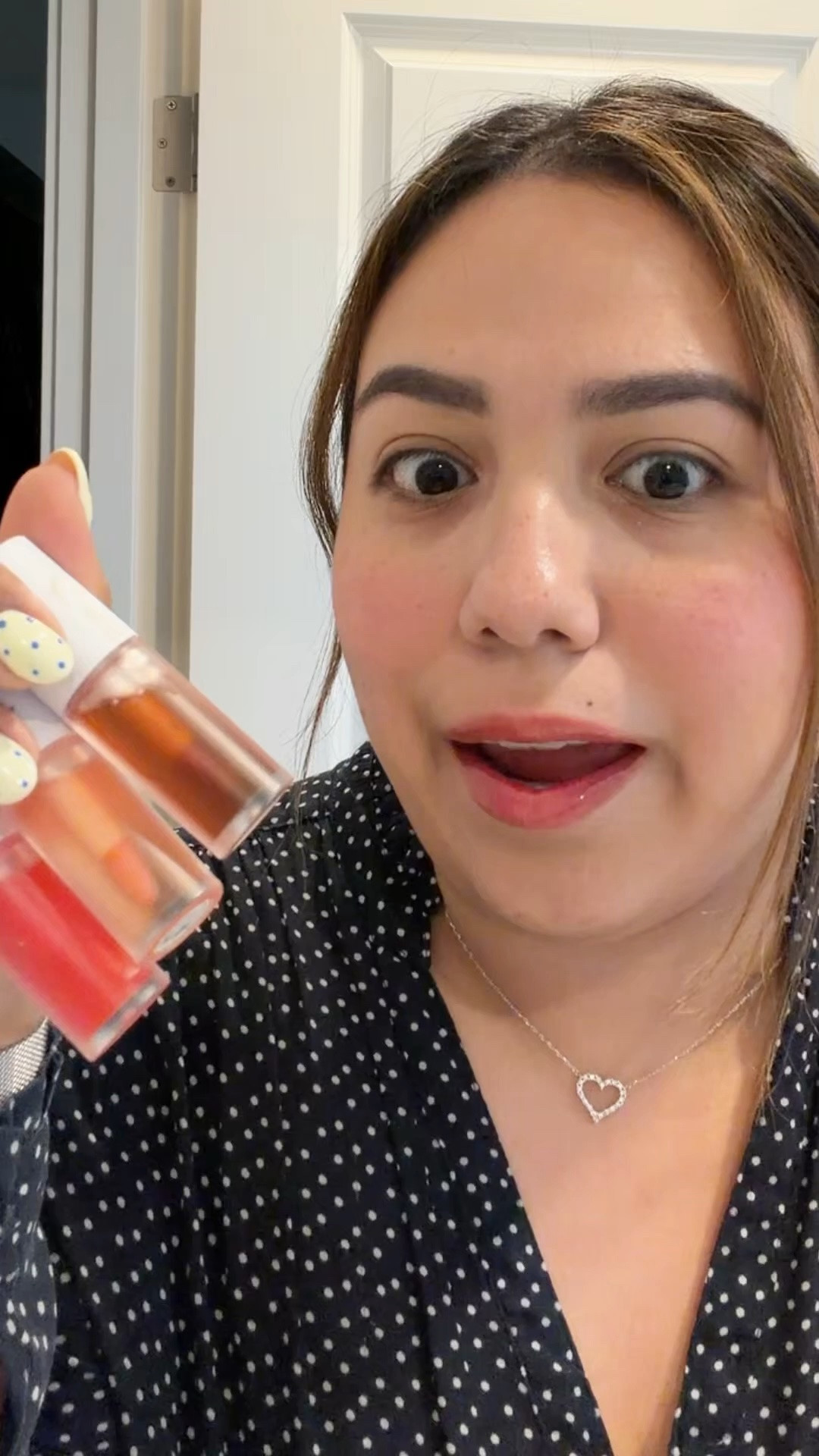 Lip oil que se convierten en una tinta, tienen infusión de agua de manzana súper hidratante y no te reseca los labios ❤️

#LTKgrwm #LTKselfcare #LTKBeauty
