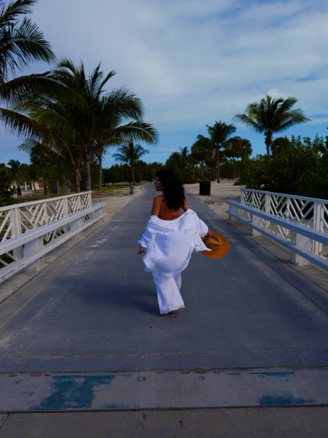 Aerie outfit 🤍

#whiteoutfit #womens #aerie 

#LTKTravel #LTKStyleTip #LTKSeasonal