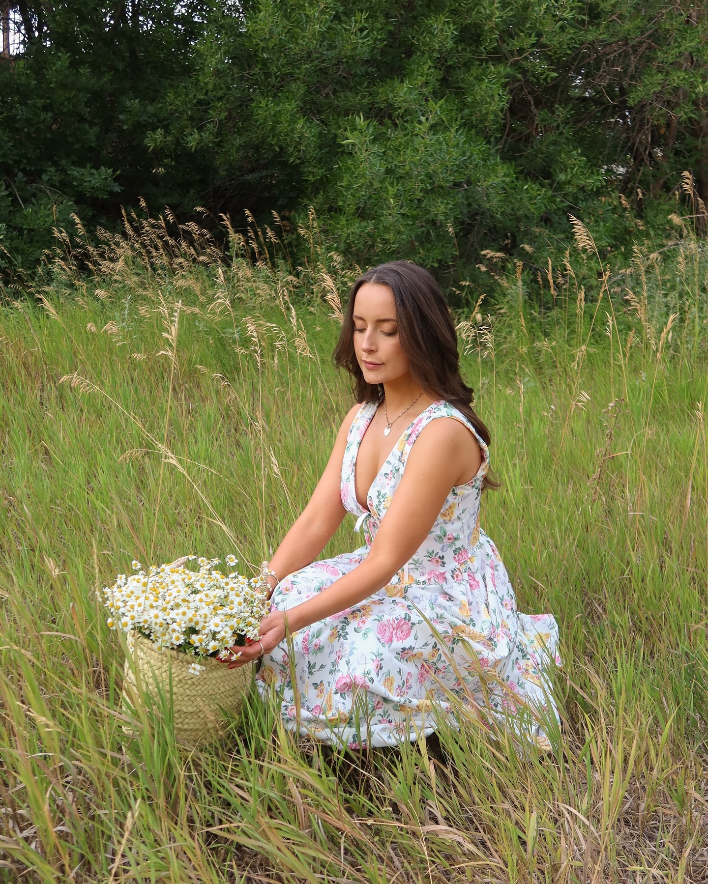Still holding onto the summer sunsets 🌸🧺
.
.
.
Floral dress, summer dress, Amazon fashion finds, sunset photos, picnic aesthetic, sunset picnic aesthetic, cottage core, early fall fashion, #pinterestgirl #pinterestinspo #picnicaesthetic #outfitdujour #outfitideasforyou #earlyfalloutfit #cottagecoreaesthetic