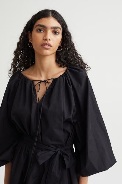 Tie-belt dress | H&M (UK, MY, IN, SG, PH, TW, HK)