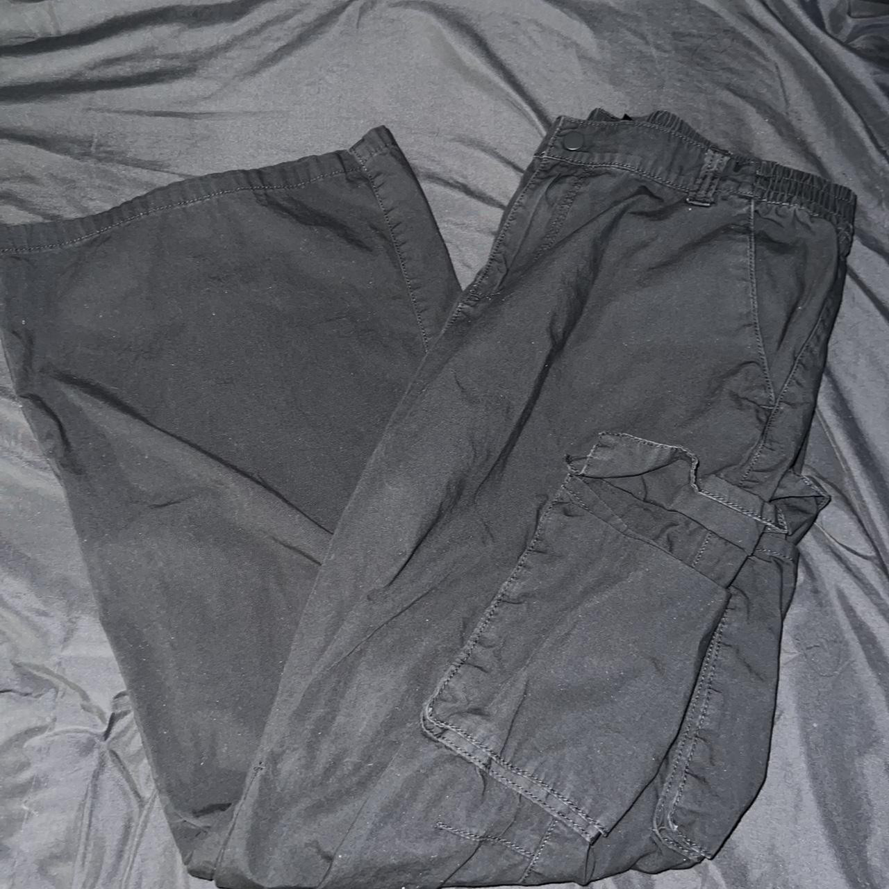 H & M Women's Cargo Pants - Black - 12 | Depop US