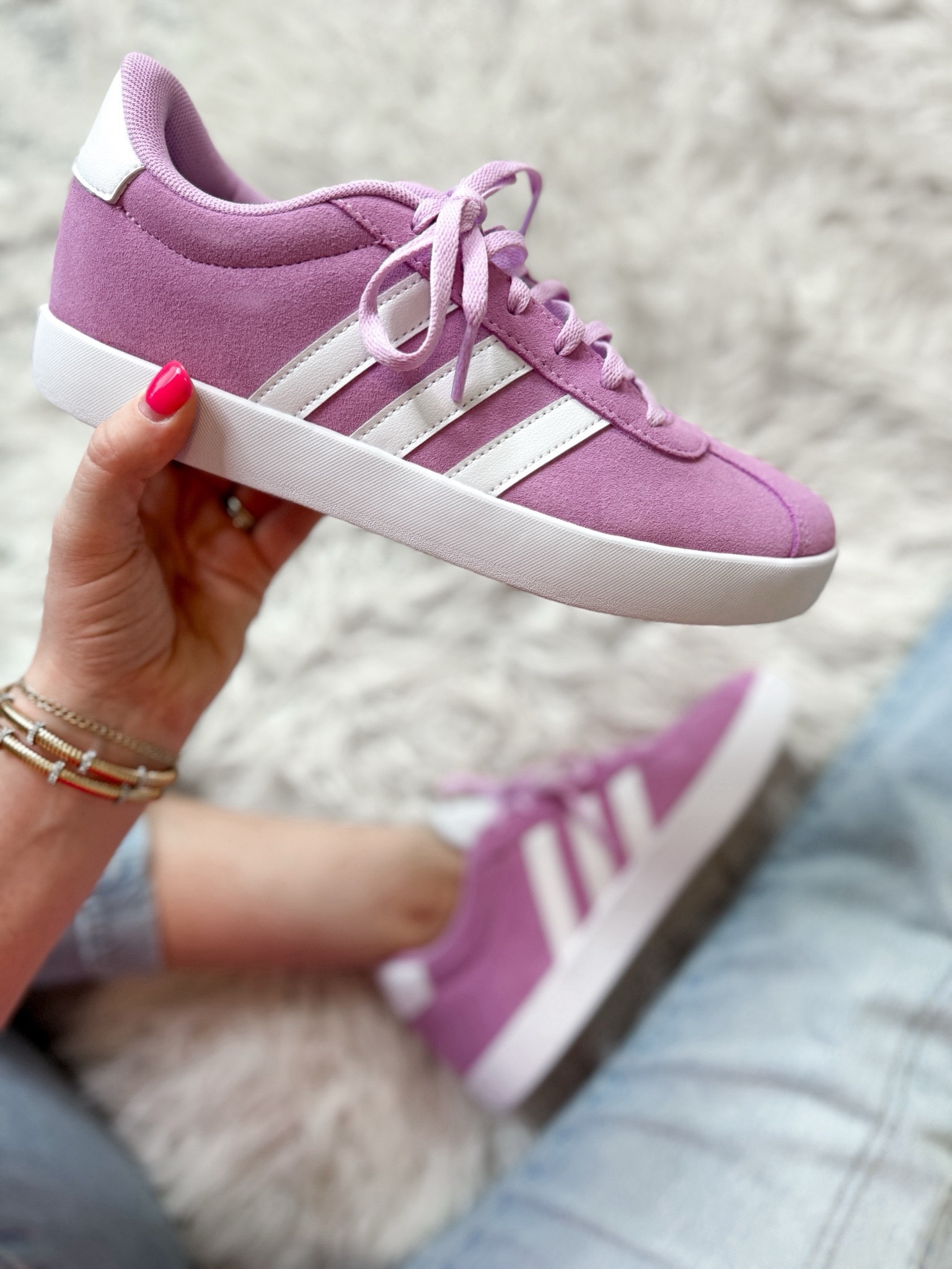 Adidas sneakers

Kids size 7 = women’s 8.5/9
Kids size 6 = women’s 7.5/8

#LTKShoeCrush #LTKFindsUnder50 #LTKSummerSales