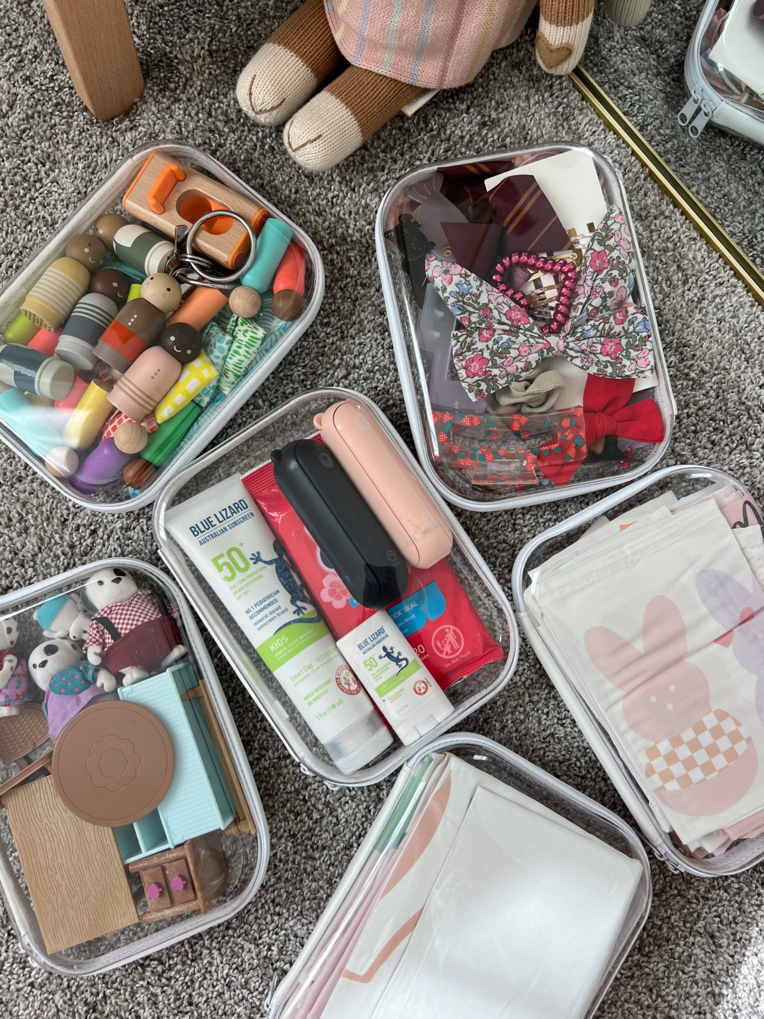 These hard cover pencil cases work so well at storing & organizing small things! 