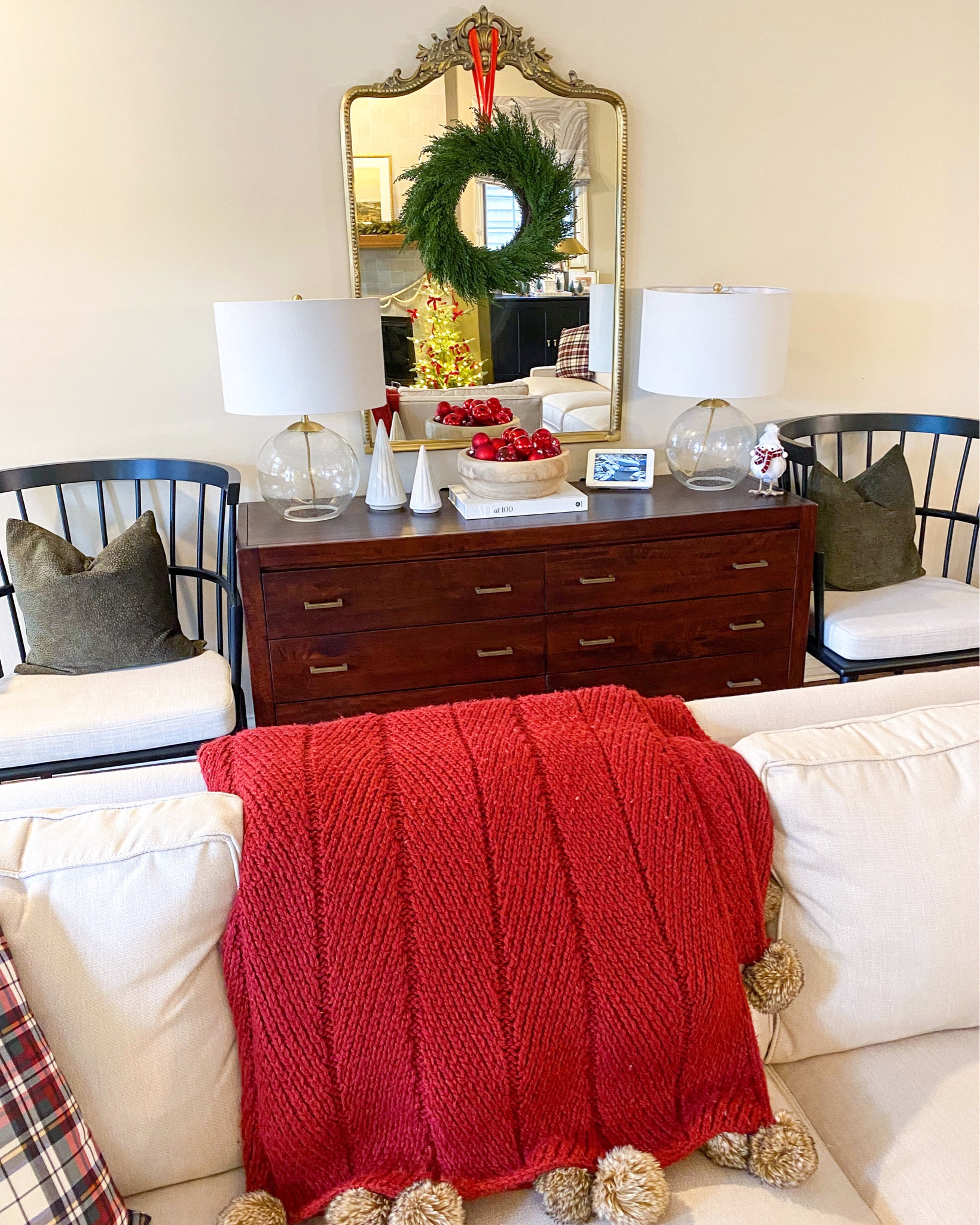 Holiday living room - Christmas decorations 

#LTKHoliday #LTKSeasonal #LTKhome