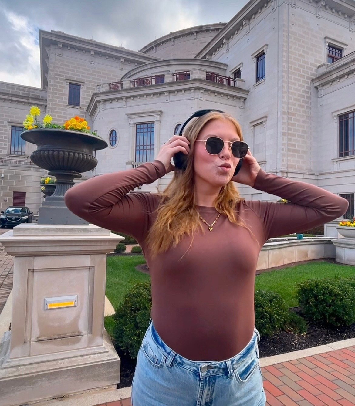 daylist: elegant hopecore reminiscing on warmer days bc ill be complaining im cold until june thursday afternoon